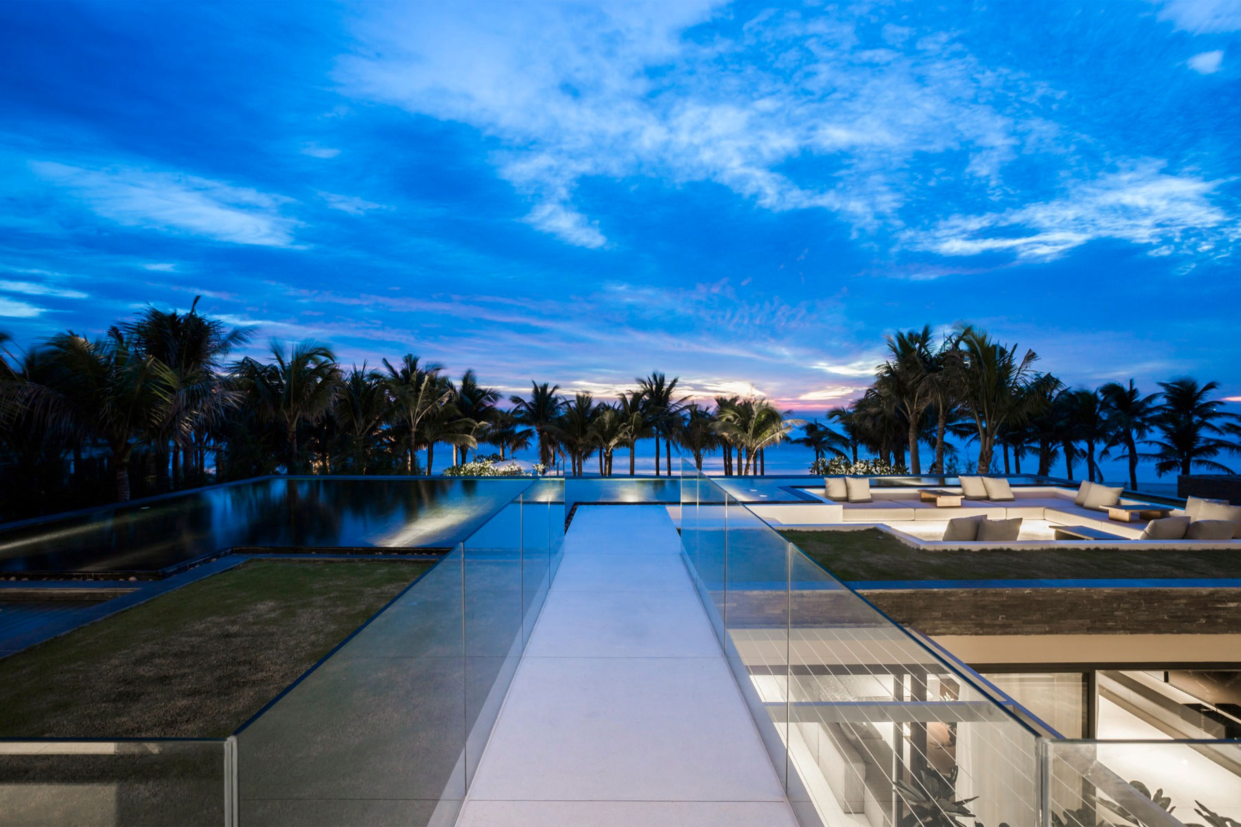 A Sleek and Elegant Modern Home with Stunning Rooftop Pool in Da Nang, Vietnam by MIA Design Studio (15)