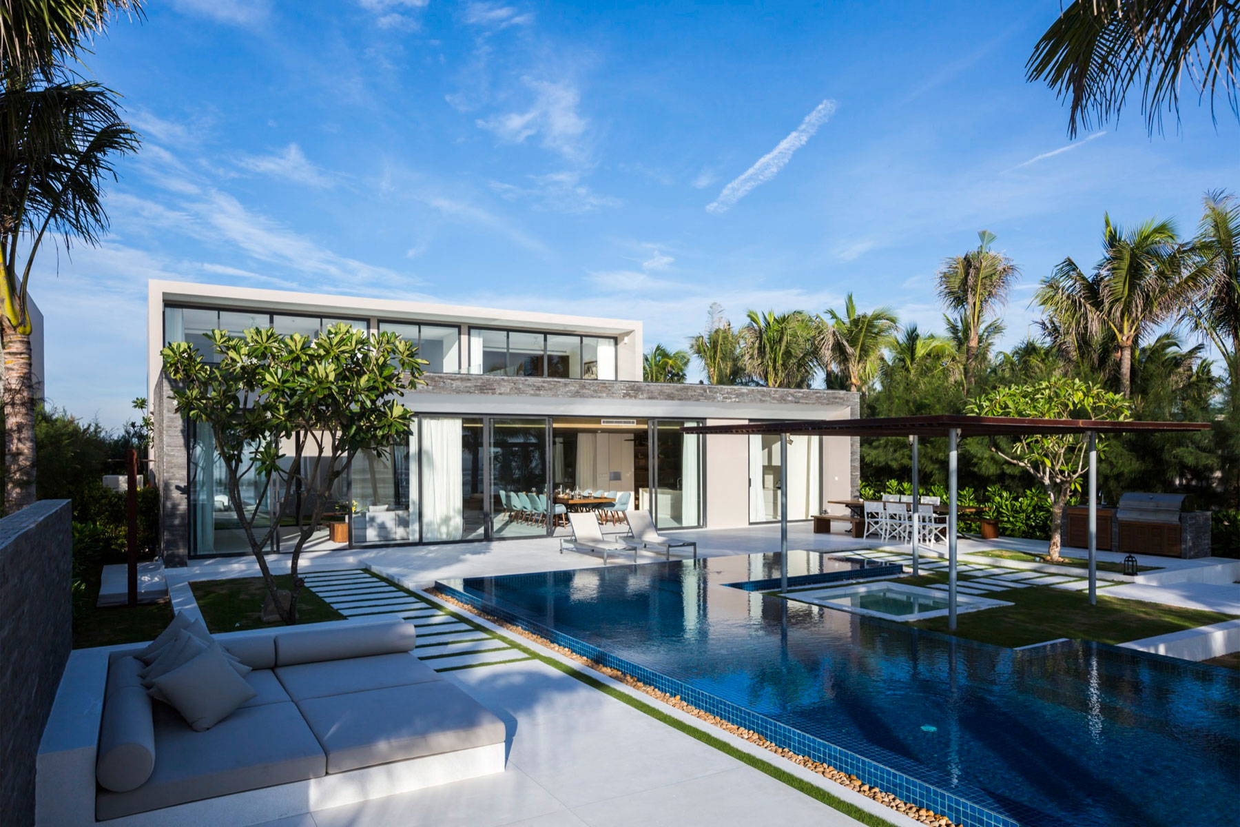 A Sleek and Elegant Modern Home with Stunning Rooftop Pool in Da Nang, Vietnam by MIA Design Studio (3)