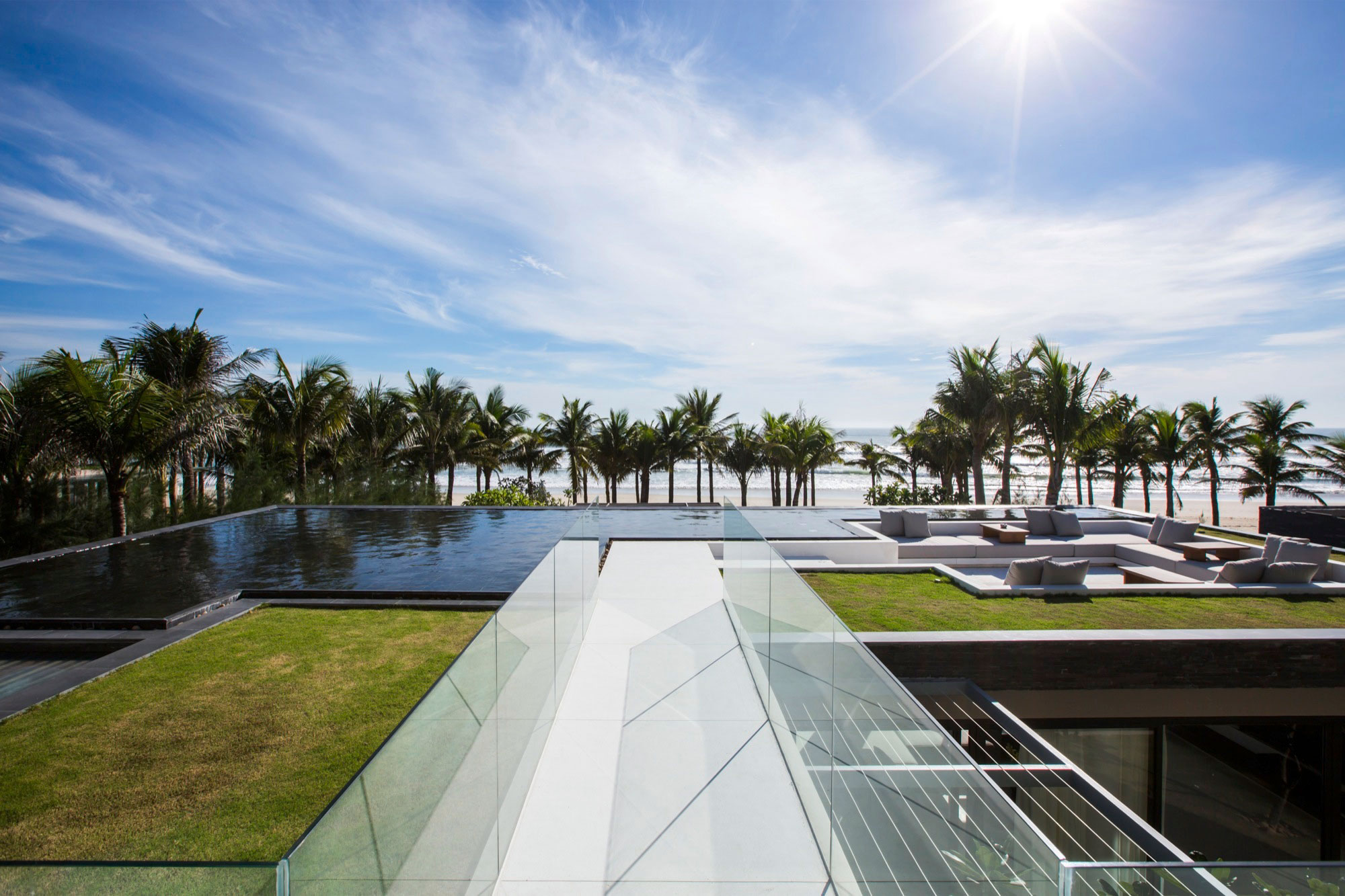 A Sleek and Elegant Modern Home with Stunning Rooftop Pool in Da Nang, Vietnam by MIA Design Studio (5)