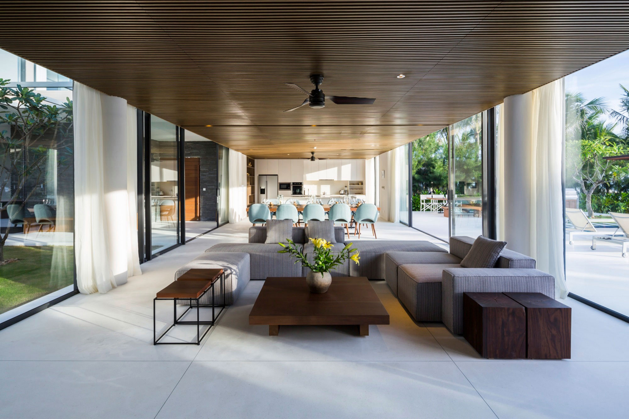 A Sleek and Elegant Modern Home with Stunning Rooftop Pool in Da Nang, Vietnam by MIA Design Studio (6)