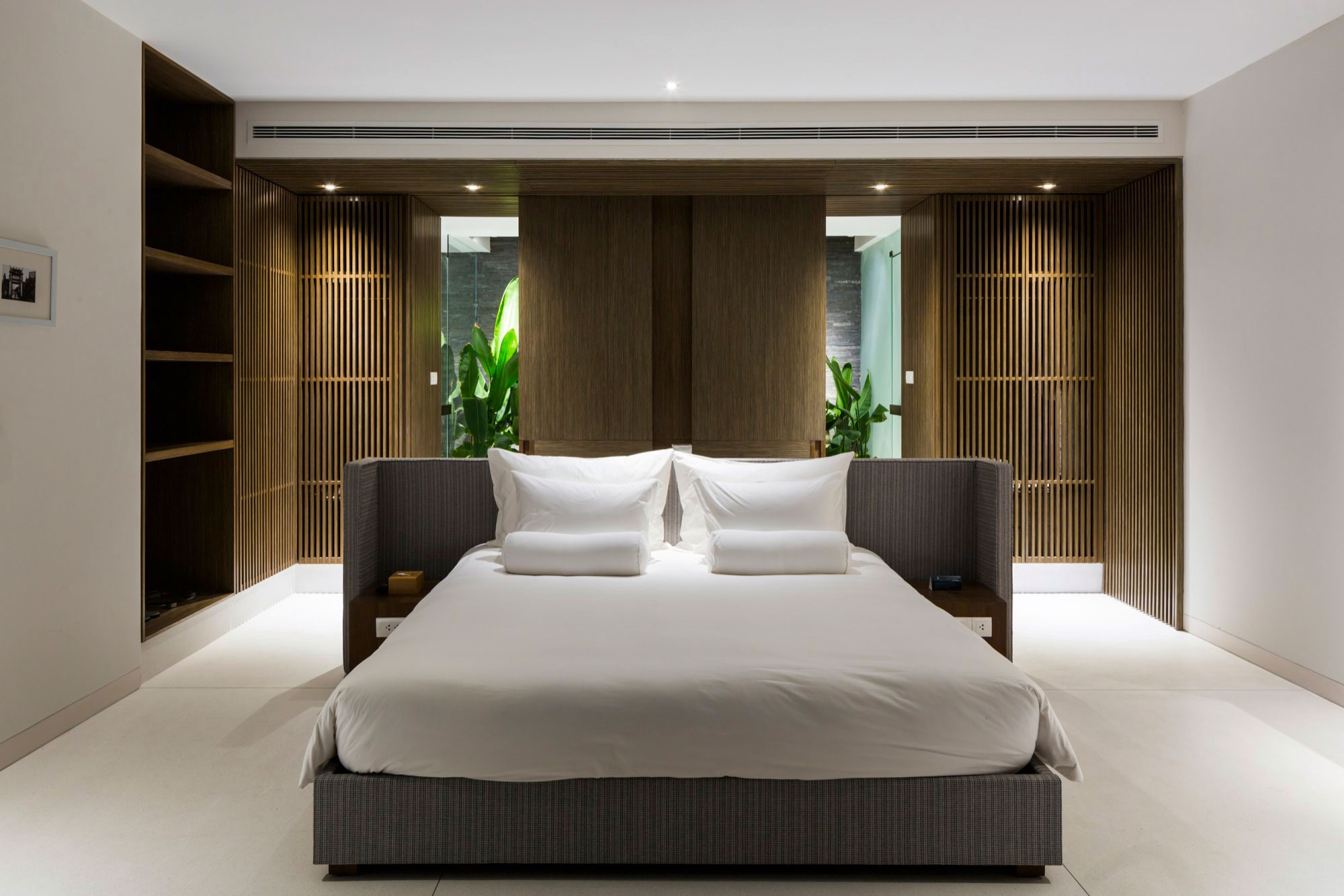 A Sleek and Elegant Modern Home with Stunning Rooftop Pool in Da Nang, Vietnam by MIA Design Studio (8)
