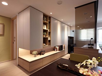 A Small Apartment Characterized by Shades of White and Brown Interiors in Taipei by Alfonso Ideas (11)