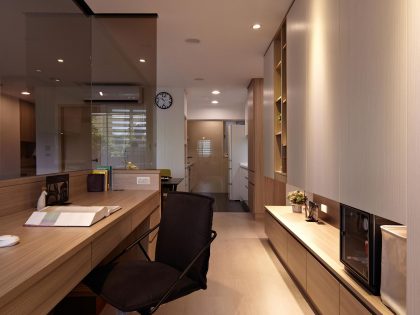 A Small Apartment Characterized by Shades of White and Brown Interiors in Taipei by Alfonso Ideas (13)
