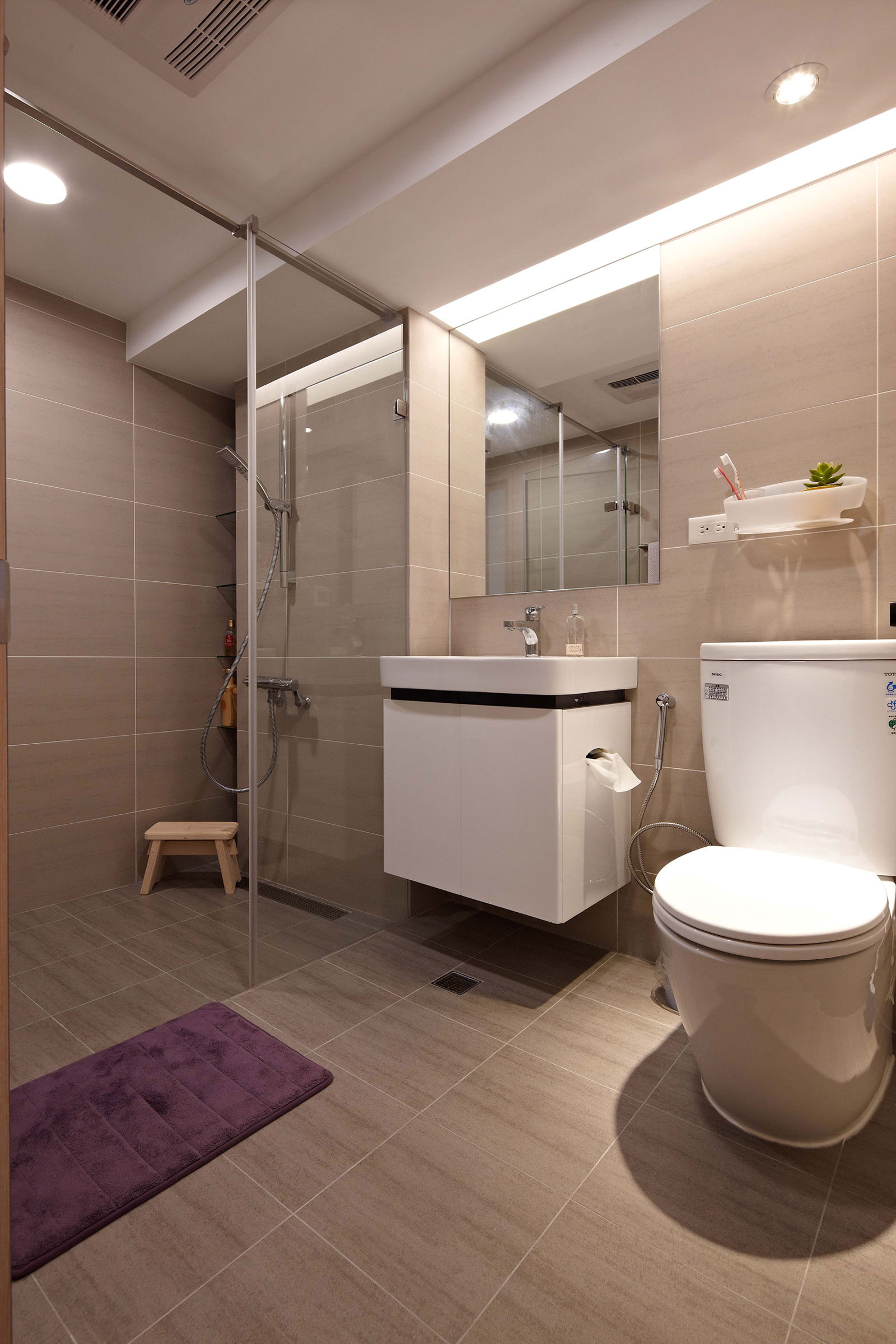 A Small Apartment Characterized by Shades of White and Brown Interiors in Taipei by Alfonso Ideas (14)