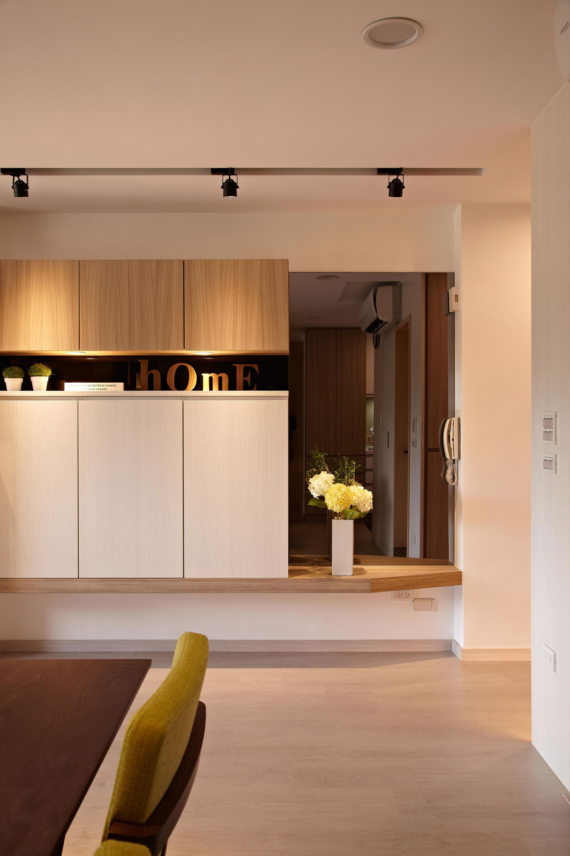 A Small Apartment Characterized by Shades of White and Brown Interiors in Taipei by Alfonso Ideas (8)