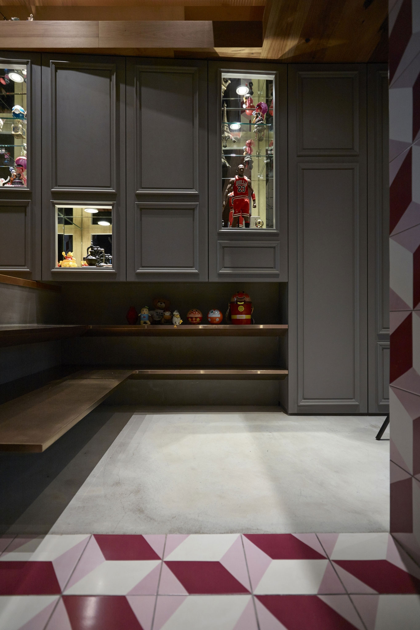 A Small Contemporary Apartment with Antique Furniture in New Taipei City by KC Design Studio (6)