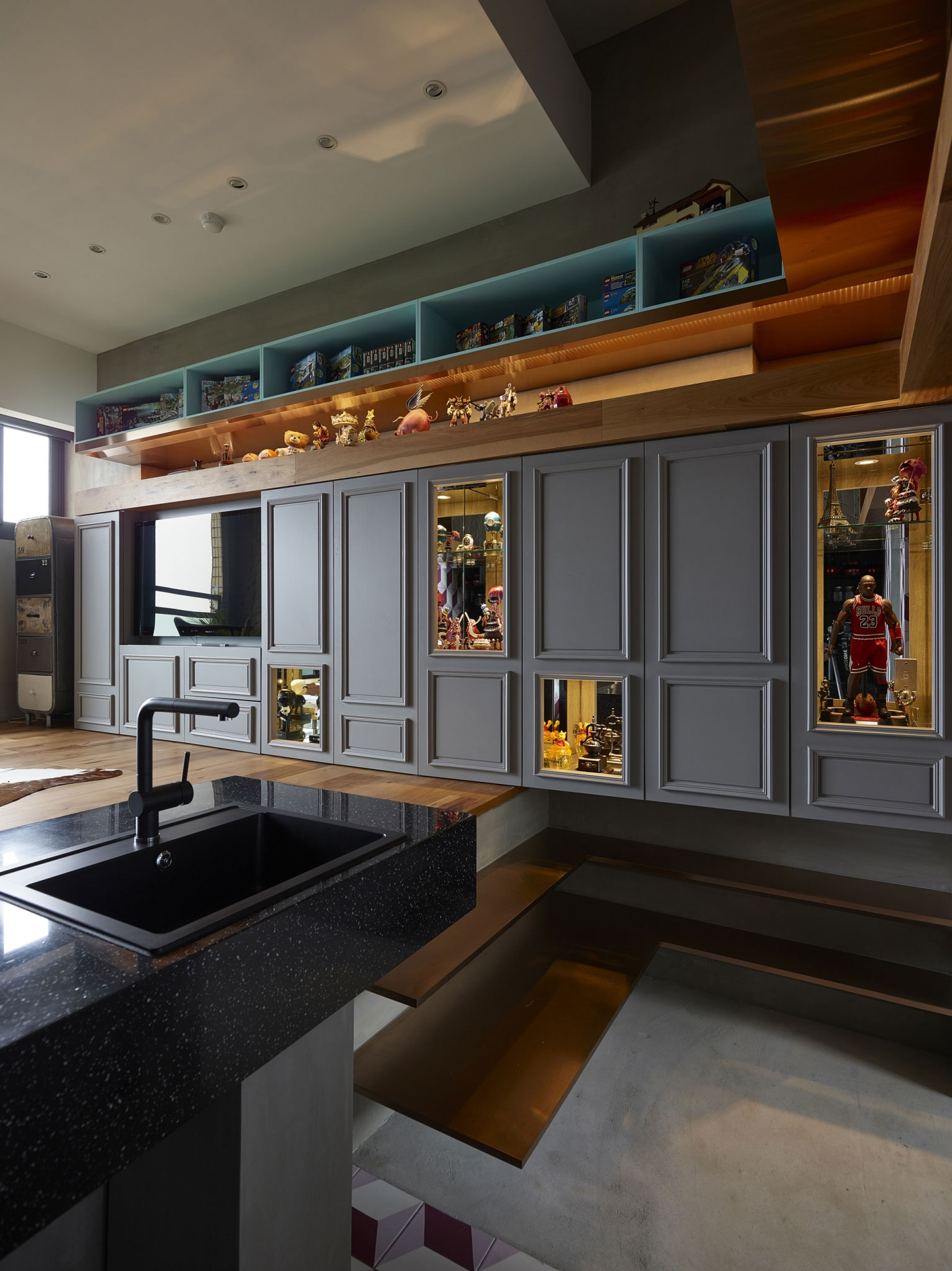 A Small Contemporary Apartment with Antique Furniture in New Taipei City by KC Design Studio (8)