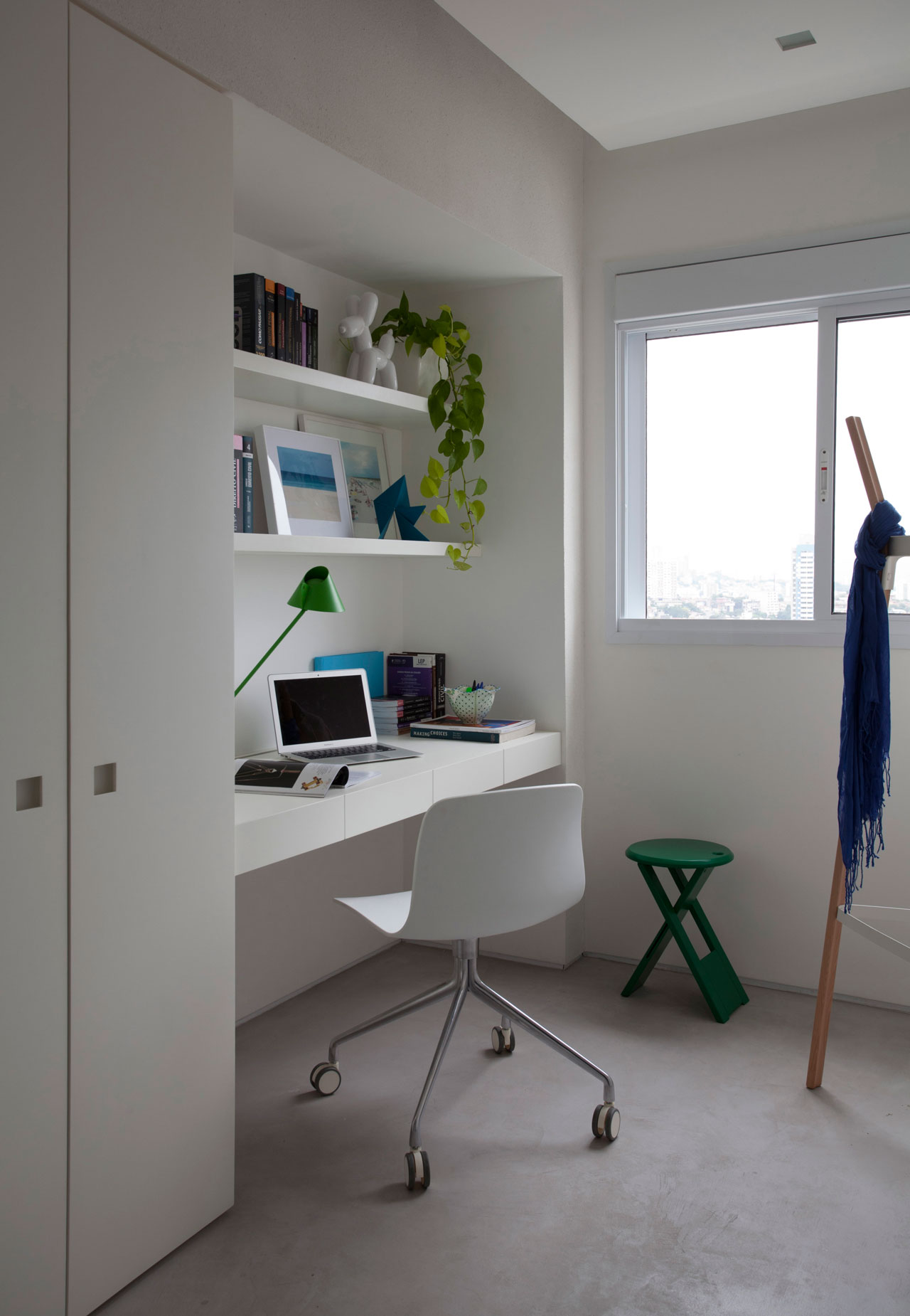 A Small Contemporary Apartment for a Young Couple in São Paulo, Brazil by Leandro Garcia and Gabriela Alarcon (11)