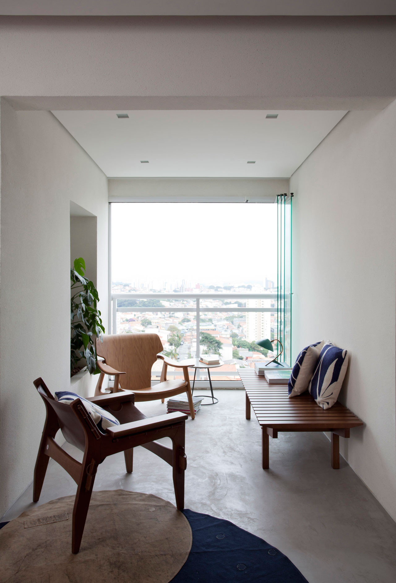 A Small Contemporary Apartment for a Young Couple in São Paulo, Brazil by Leandro Garcia and Gabriela Alarcon (3)