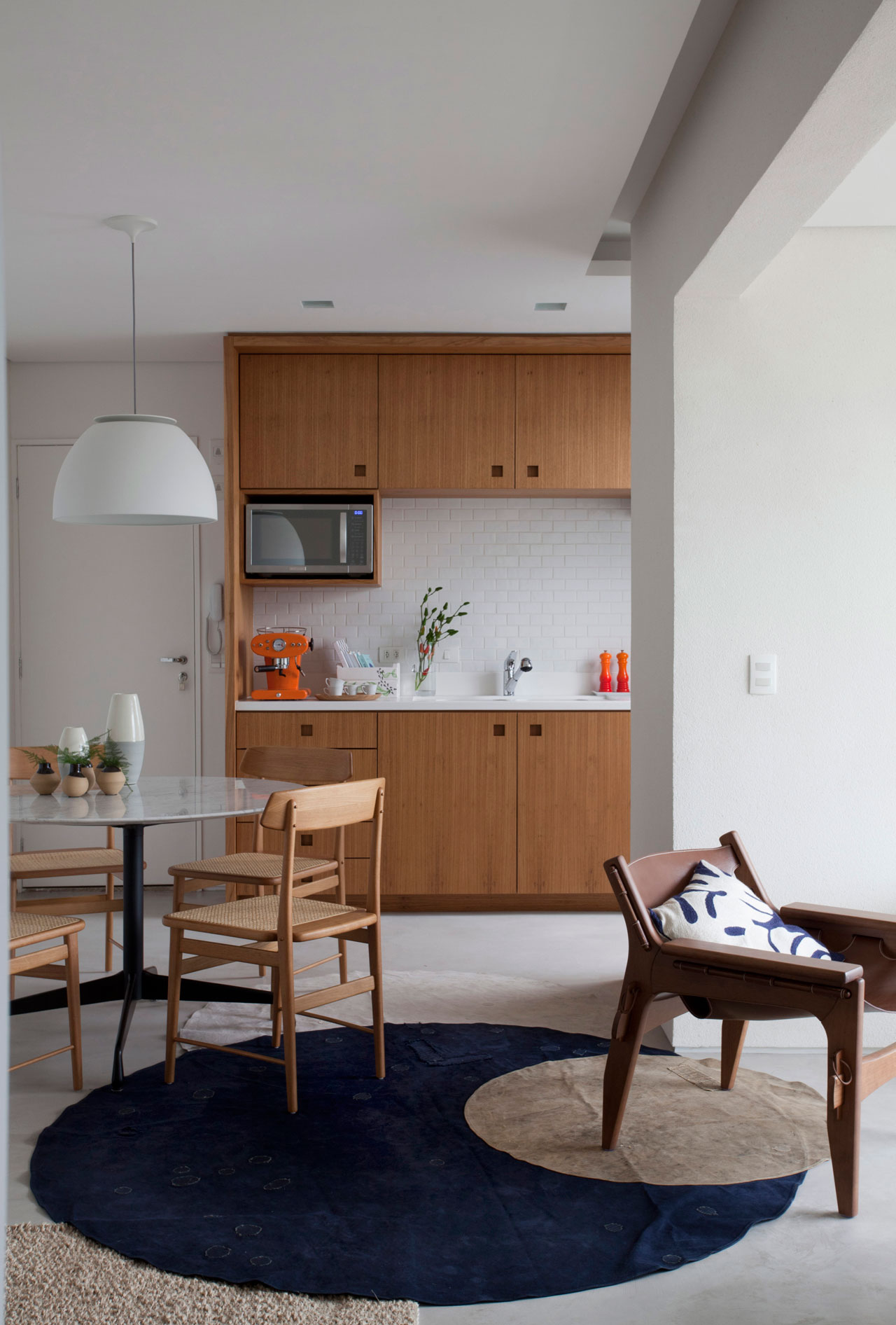 A Small Contemporary Apartment for a Young Couple in São Paulo, Brazil by Leandro Garcia and Gabriela Alarcon (5)