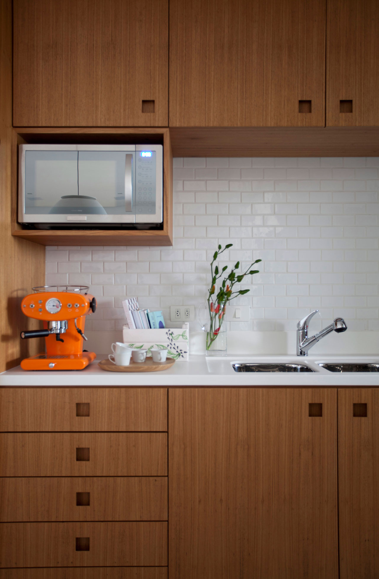 A Small Contemporary Apartment for a Young Couple in São Paulo, Brazil by Leandro Garcia and Gabriela Alarcon (6)