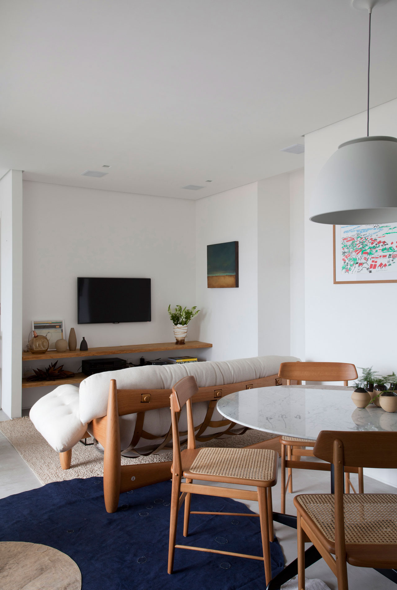 A Small Contemporary Apartment for a Young Couple in São Paulo, Brazil by Leandro Garcia and Gabriela Alarcon (7)