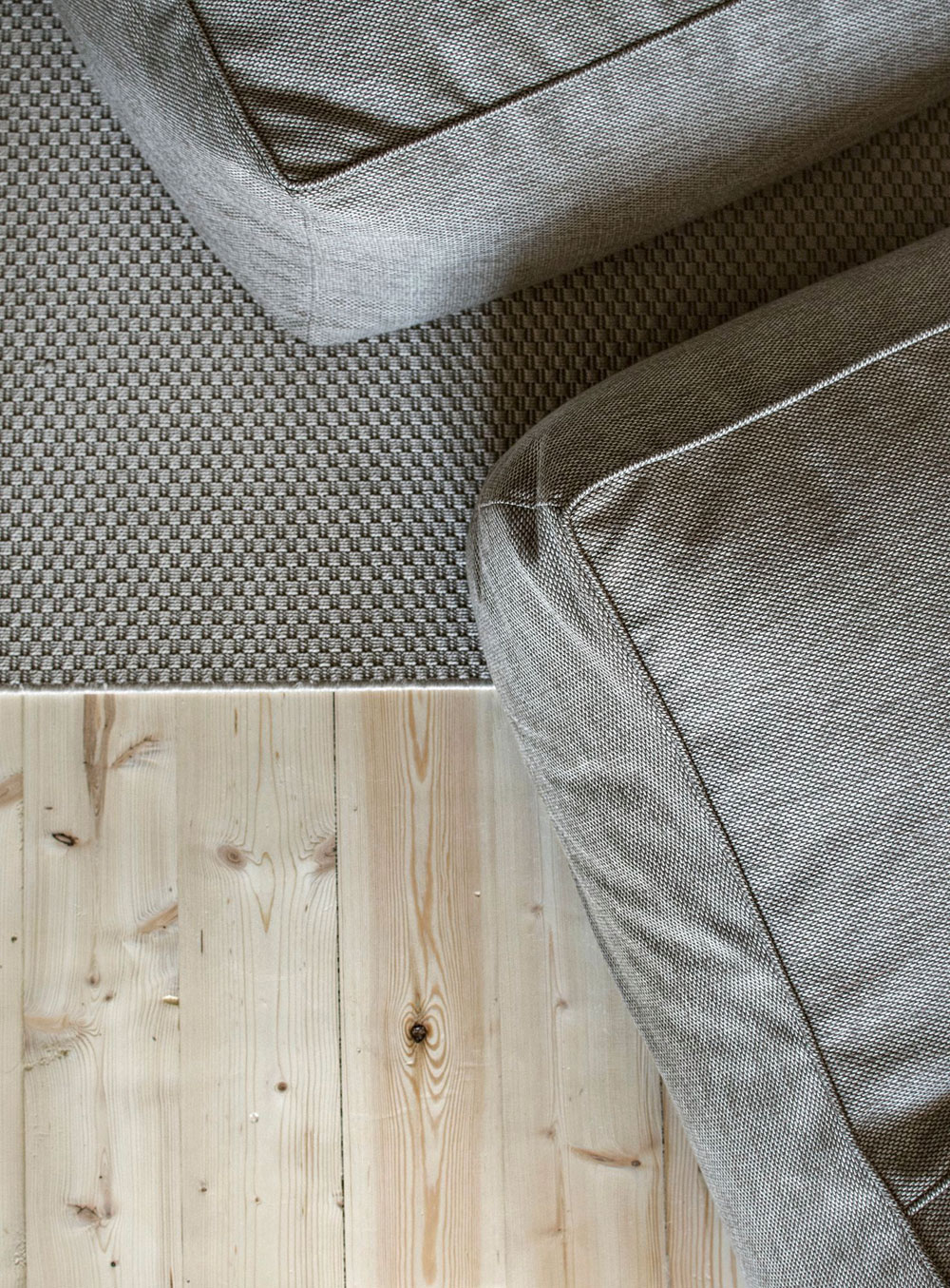 A Small Contemporary Apartment with Clear and Airy Interior in Saint Petersburg by INT2architecture (5)
