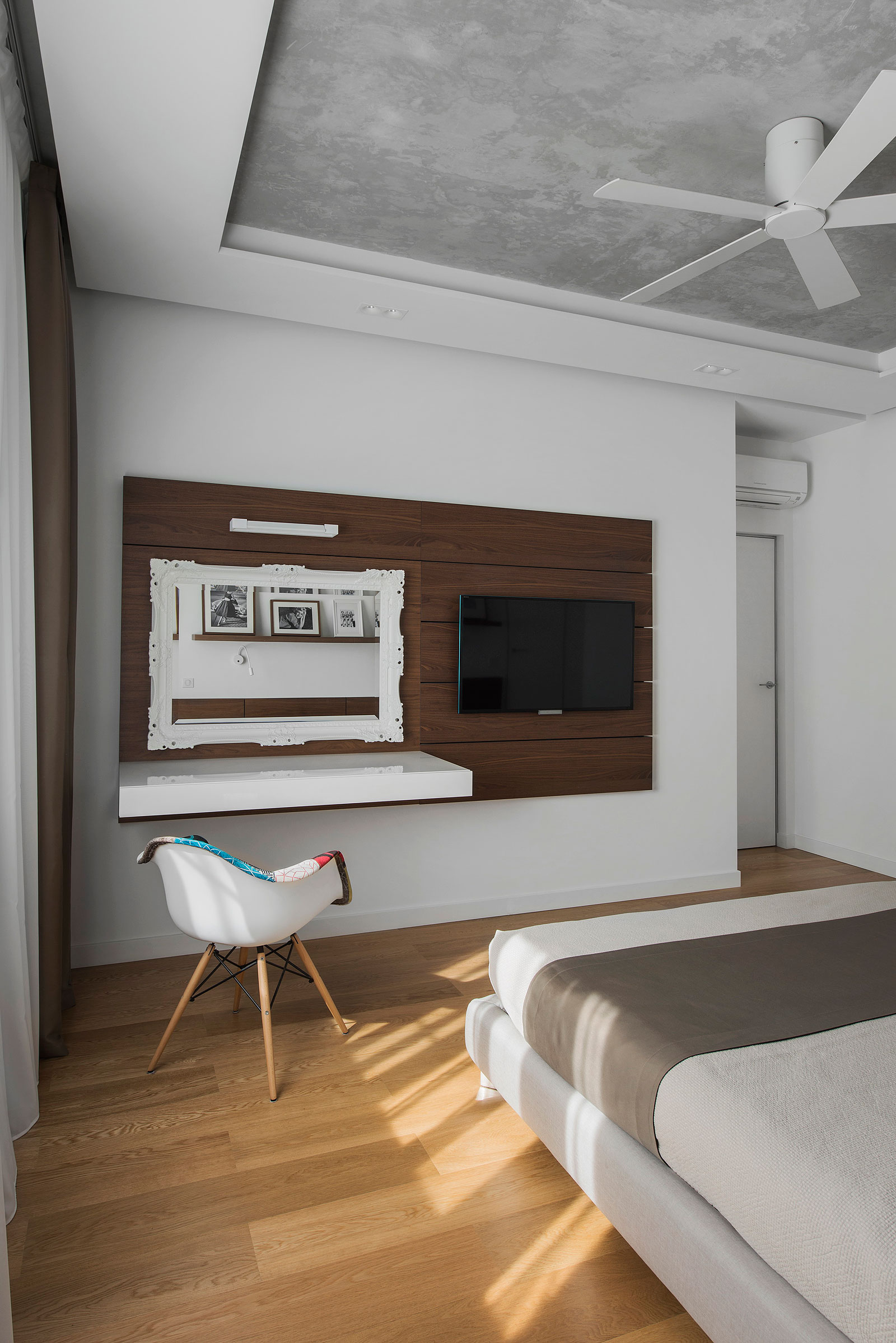 A Small Modern Apartment with Neutral Color and Dark Accents in Moscow, Russia by Tikhonov Design (16)