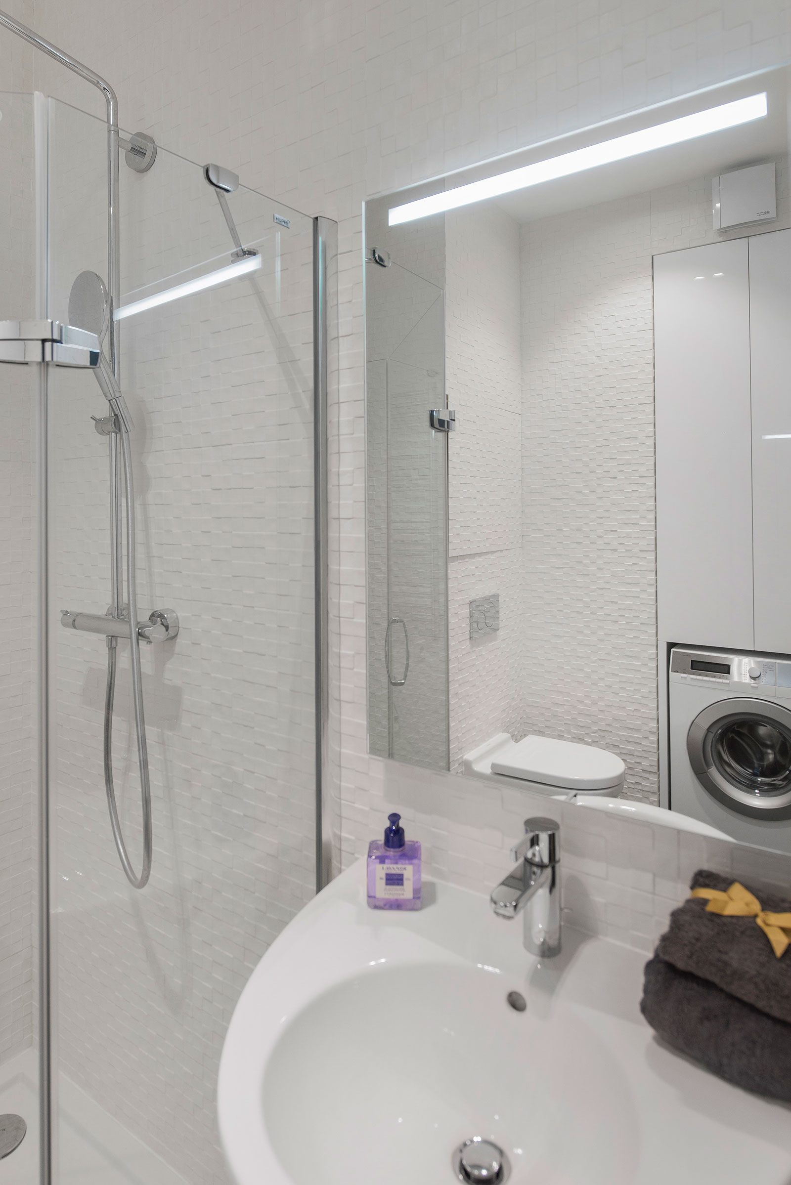 A Small Modern Apartment with Neutral Color and Dark Accents in Moscow, Russia by Tikhonov Design (18)
