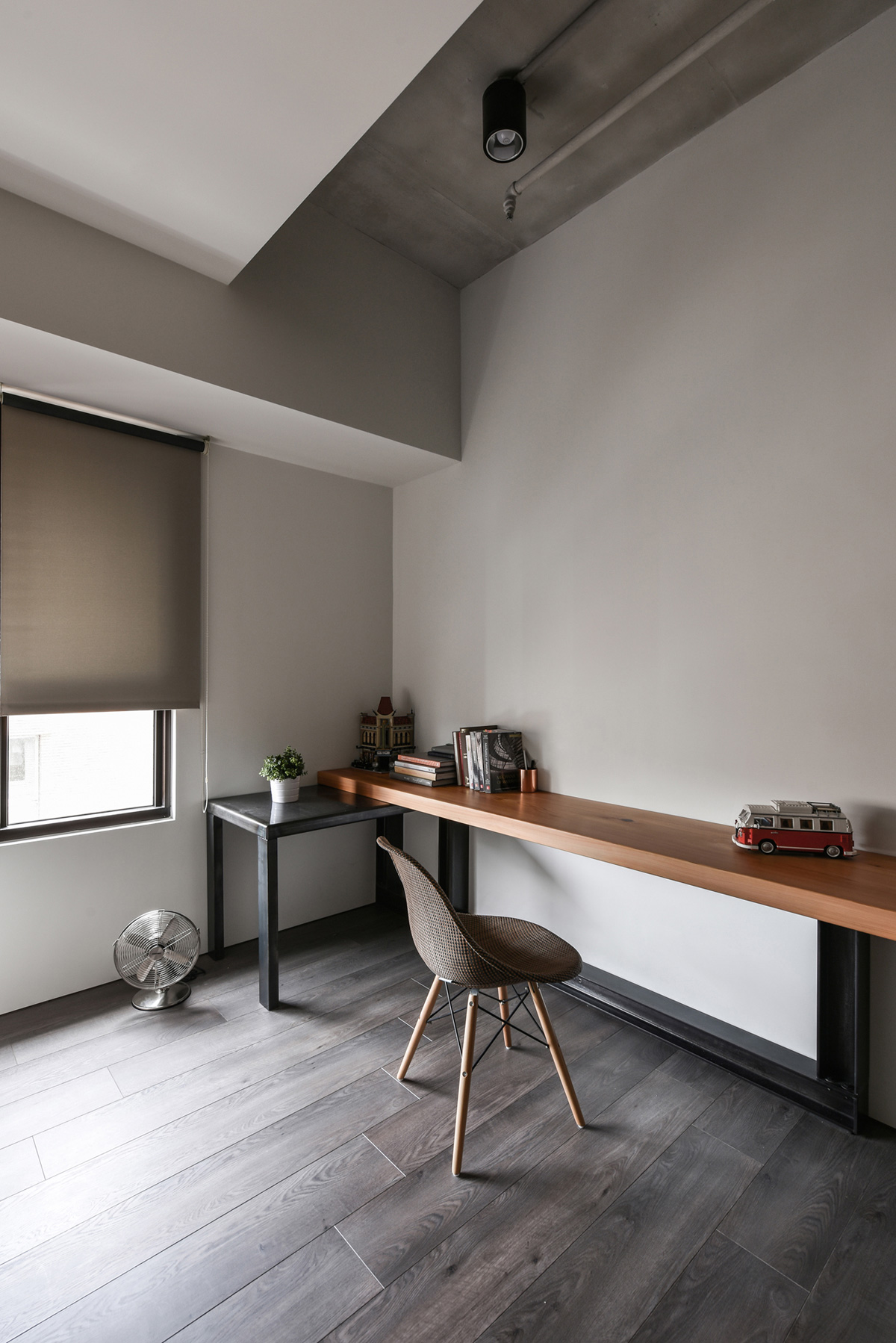 A Small Modern Industrial Home Draped in Metal, Wood and Concrete in Taiwan by AYA Living Group (14)
