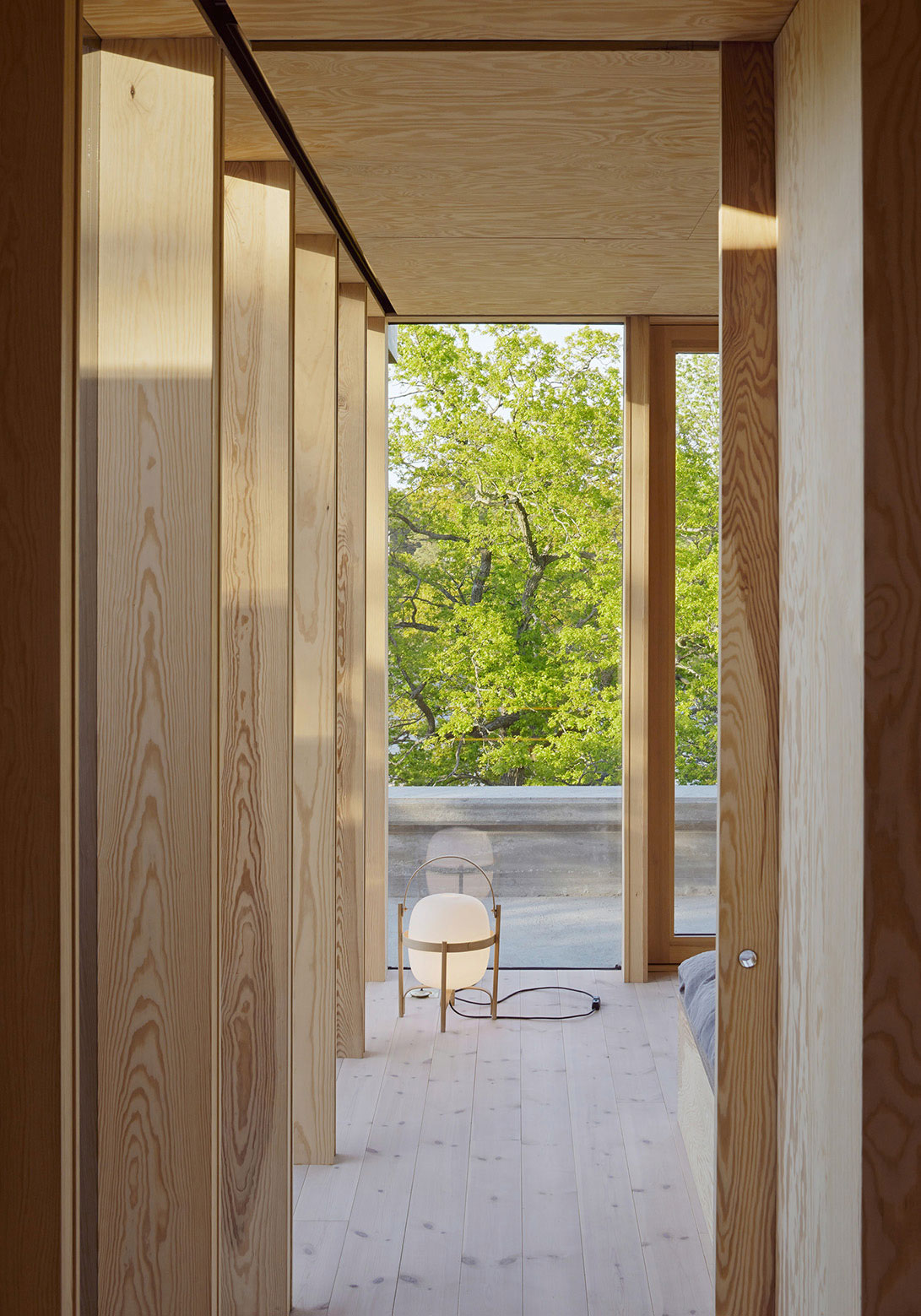 A Small Steel, Wood and Glass House Built on Steep Slope with Infinity Pool in Aspvik by Andreas Martin-Löf Arkitekter (11)