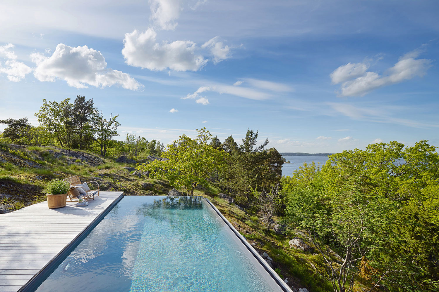 A Small Steel, Wood and Glass House Built on Steep Slope with Infinity Pool in Aspvik by Andreas Martin-Löf Arkitekter (3)