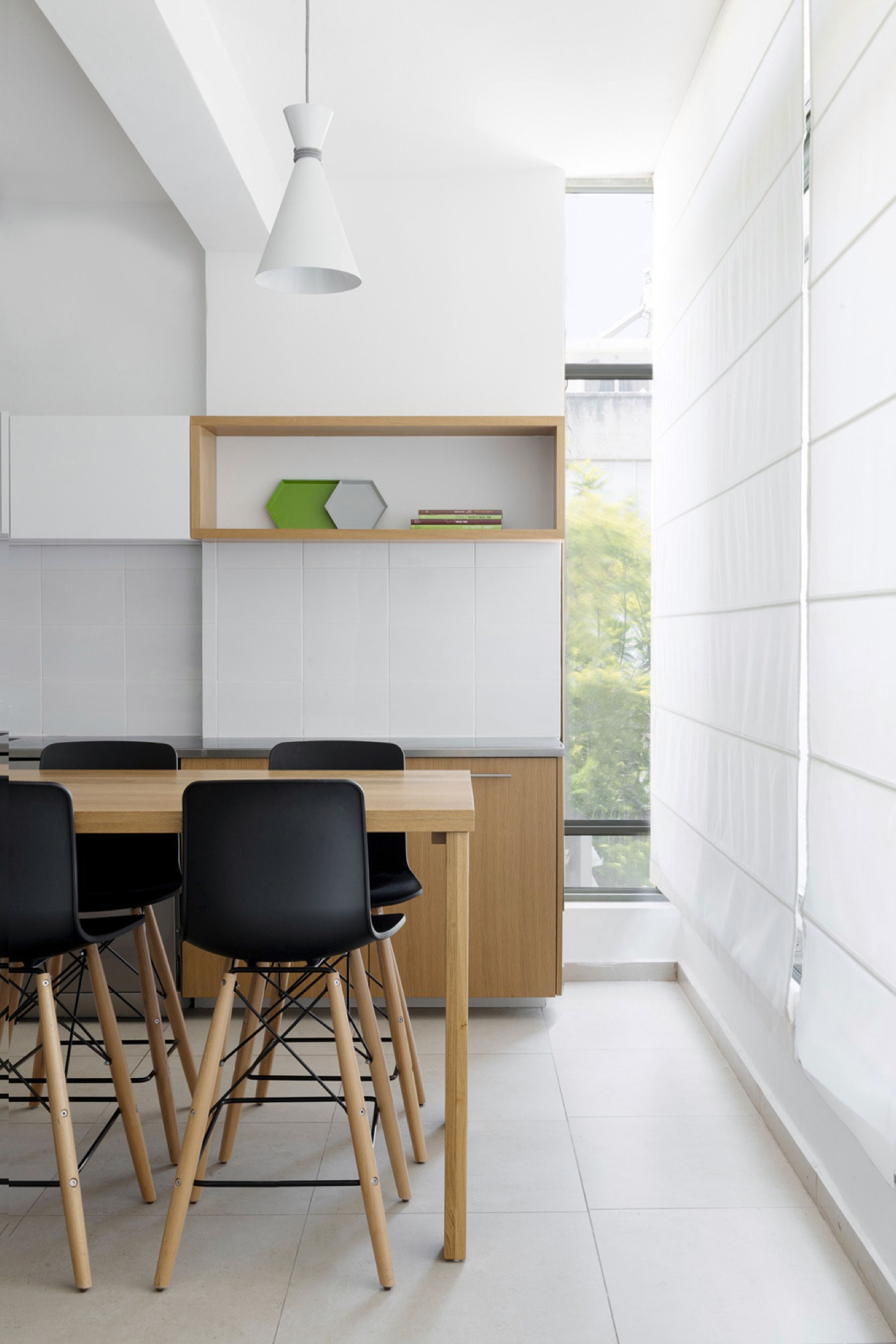 A Small and Cozy Scandinavian Apartment with a Modern Twist in Ramat Gan by Itai Palti (9)