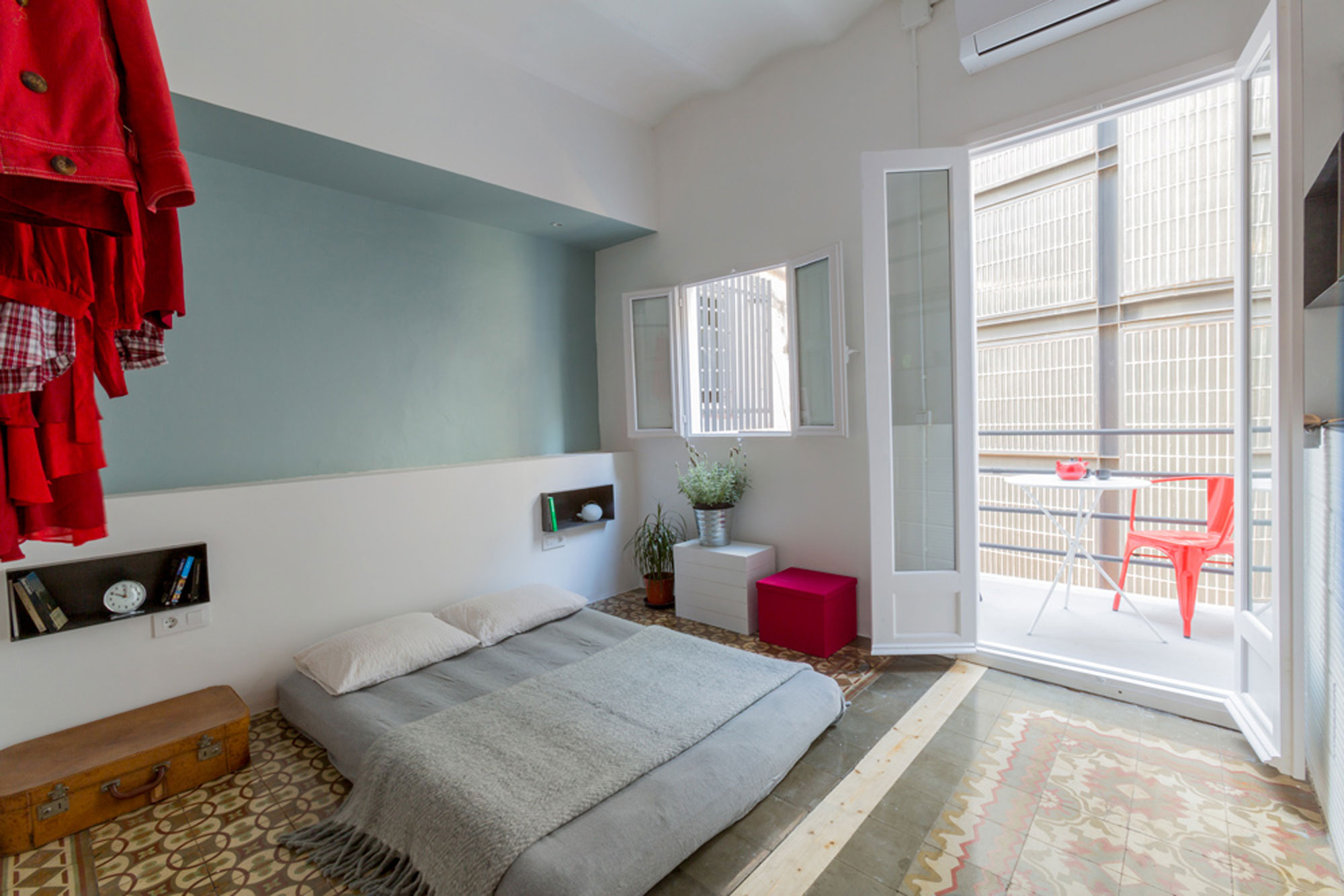 A Small and Creative Apartment with Futuristic Vibe in Barcelona by nook architects (6)