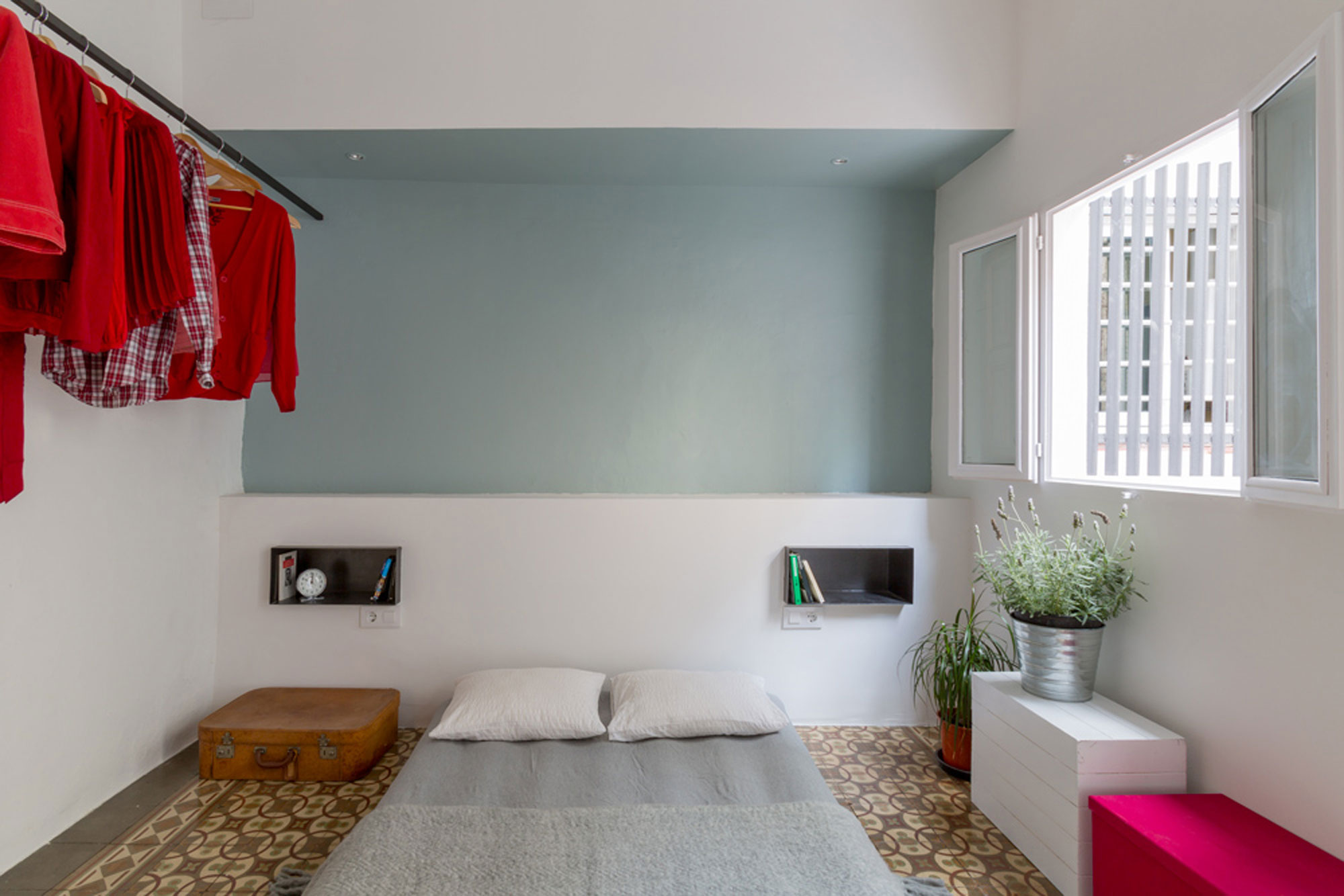 A Small and Creative Apartment with Futuristic Vibe in Barcelona by nook architects (7)