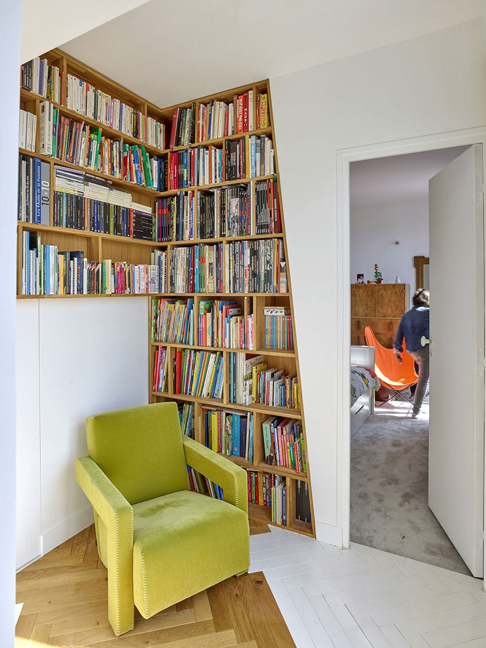 A Small and Stylish Contemporary Apartment in Paris, France by h2o architectes (3)