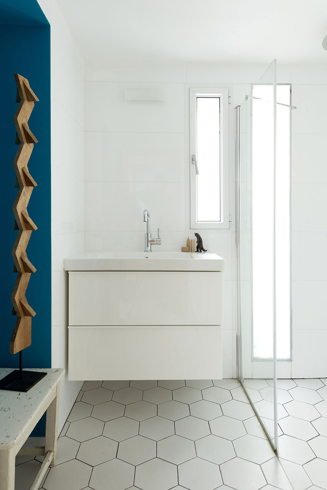 A Small and Stylish Contemporary Home in Tel Aviv, Israel by Itai Palti (10)