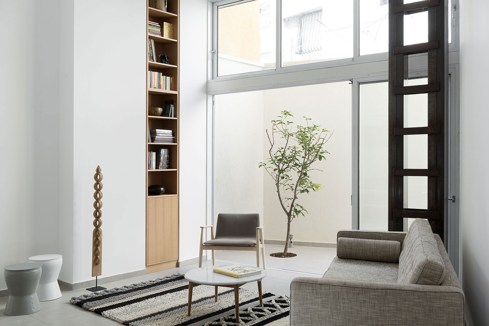 A Small and Stylish Contemporary Home in Tel Aviv, Israel by Itai Palti (2)