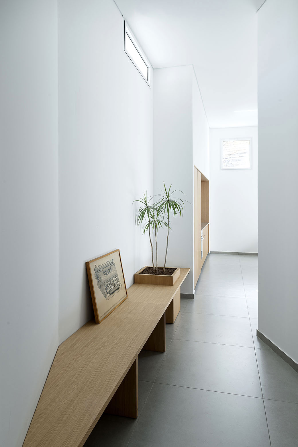 A Small and Stylish Contemporary Home in Tel Aviv, Israel by Itai Palti (3)