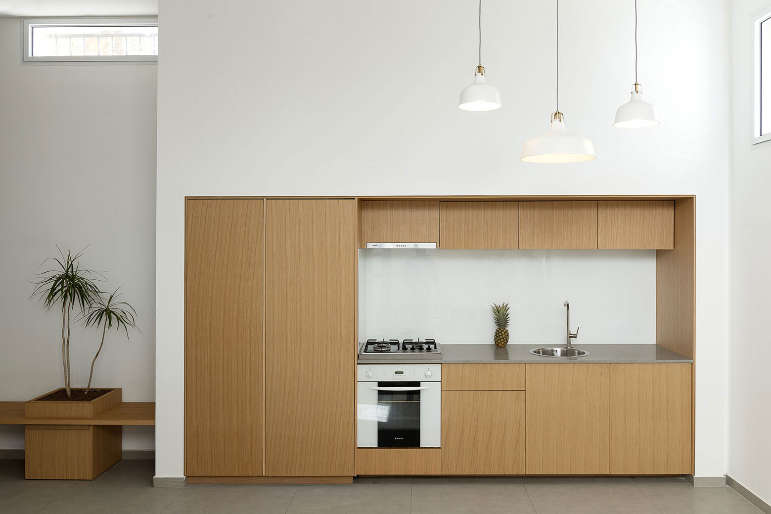 A Small and Stylish Contemporary Home in Tel Aviv, Israel by Itai Palti (4)