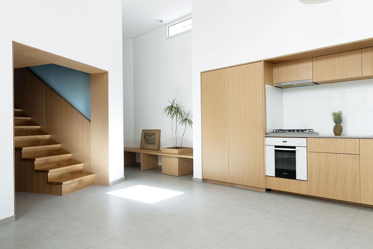 A Small and Stylish Contemporary Home in Tel Aviv, Israel by Itai Palti (5)