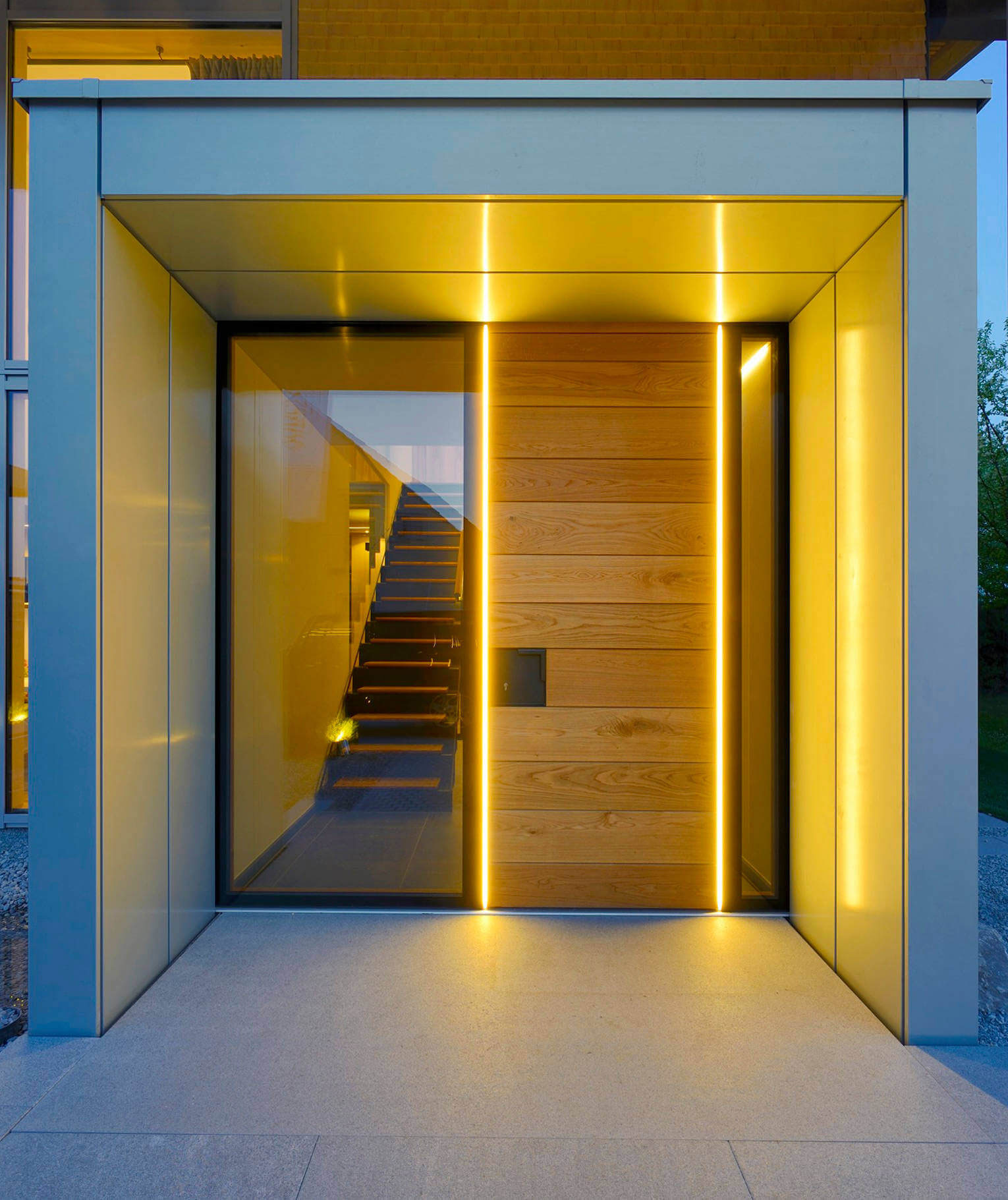 A Smart Contemporary Home with an Eco-Friendly and Luminous Character in Poing, Germany by Bau-Fritz (12)