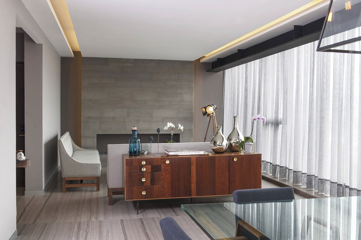 A Sober and Elegant Apartment with Industrial and Warm Elements in Interlomas, Mexico City by Kababie Arquitectos (5)