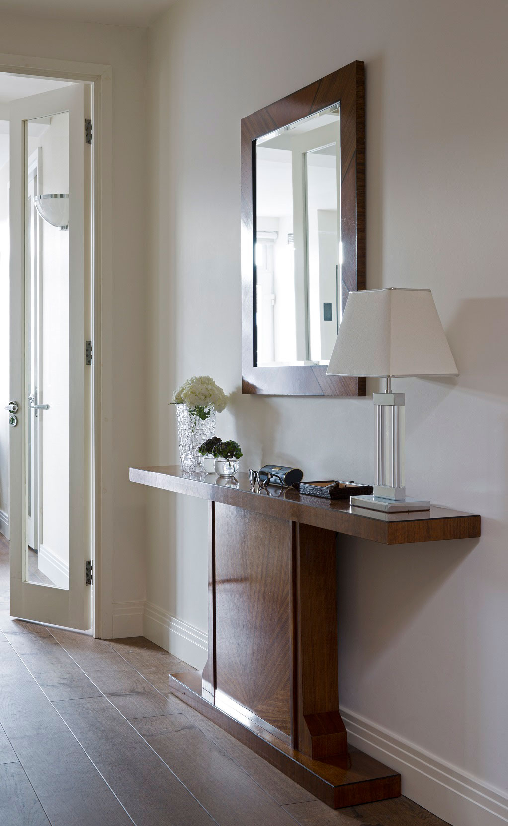 A Sophisticated Apartment with Luxurious and Timeless Interiors in the Heart of London by Absolute Interior Decor (13)