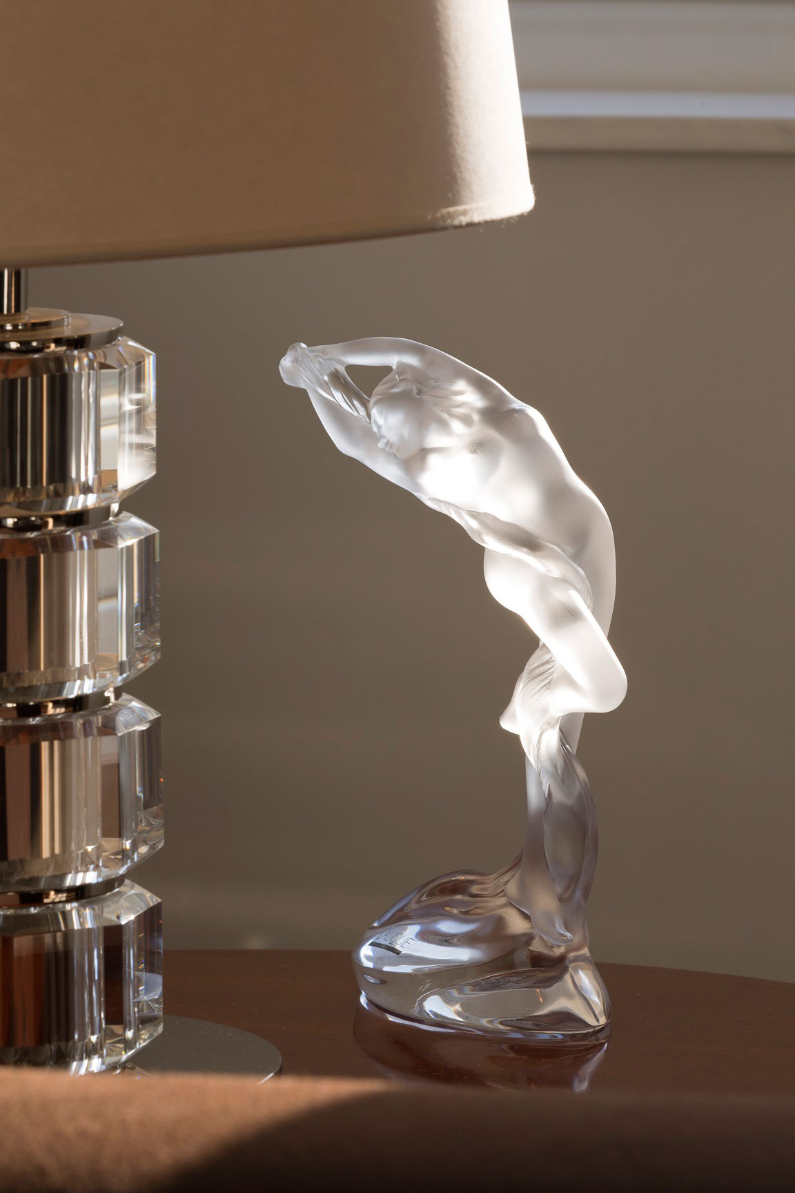 A Sophisticated Apartment with Luxurious and Timeless Interiors in the Heart of London by Absolute Interior Decor (9)