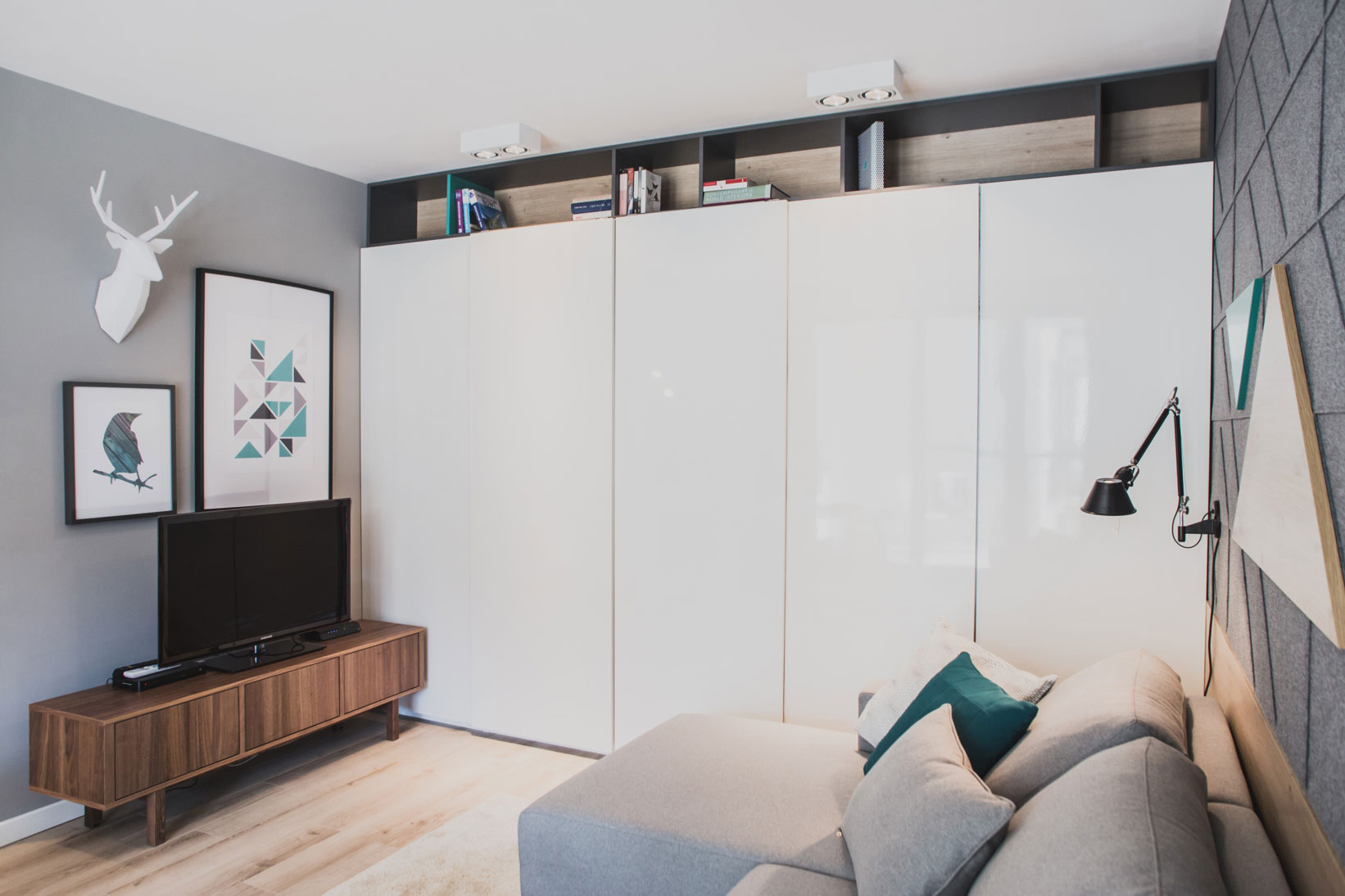 A Sophisticated Contemporary Apartment with Warm and Scandinavian Vibe in Gdansk, Poland by Raca Architekci (10)