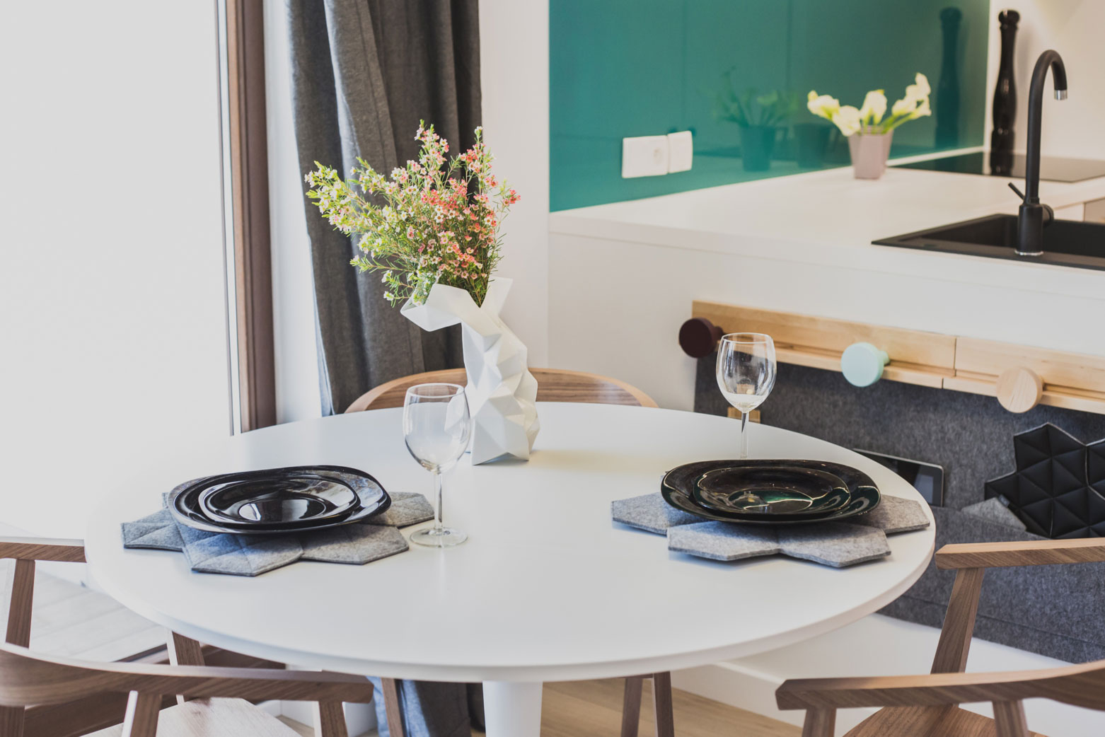 A Sophisticated Contemporary Apartment with Warm and Scandinavian Vibe in Gdansk, Poland by Raca Architekci (14)