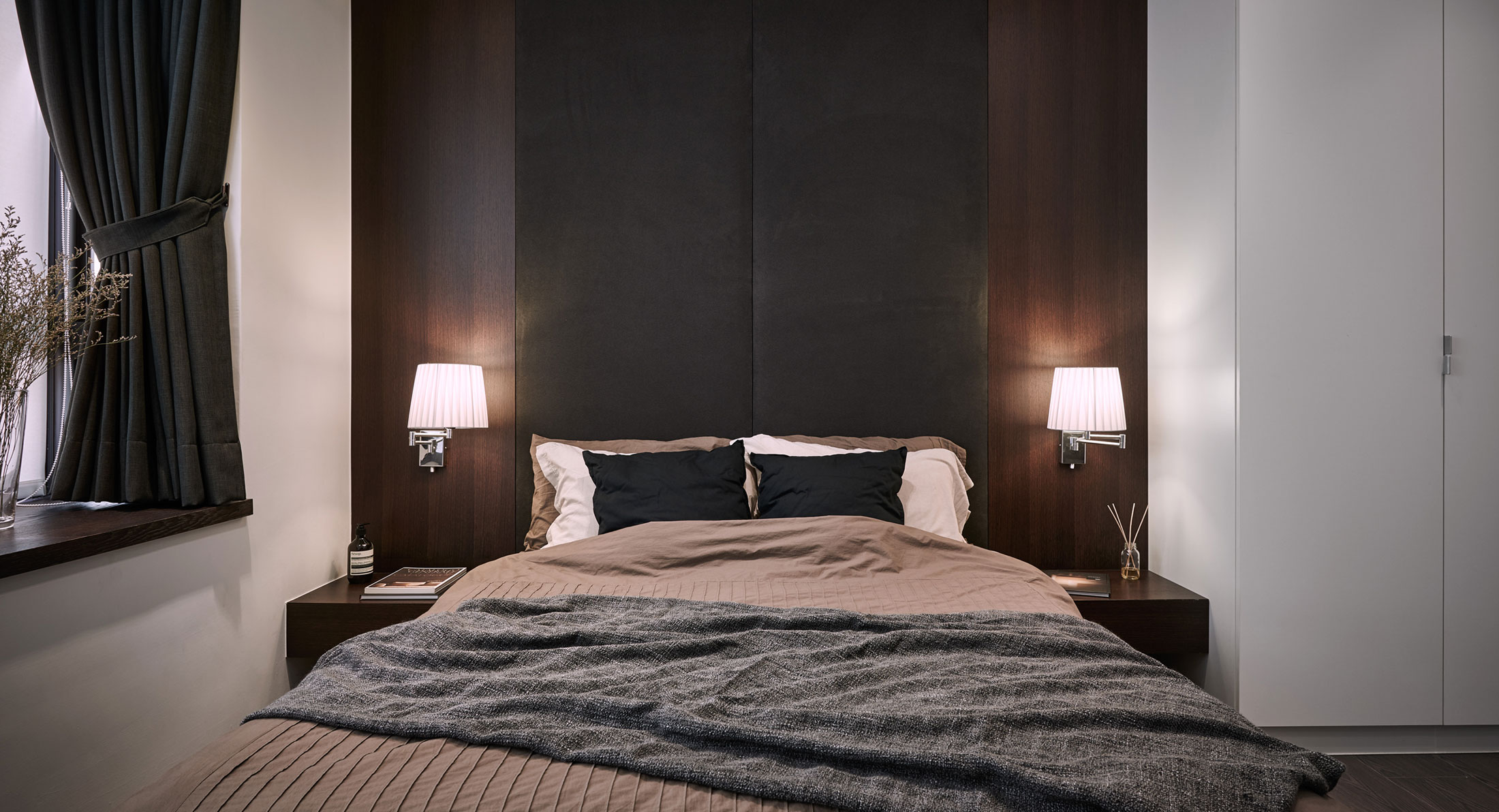 A Sophisticated Contemporary Home with Cozy and Warm Color Palette in Taichung by Z-AXIS DESIGN (17)