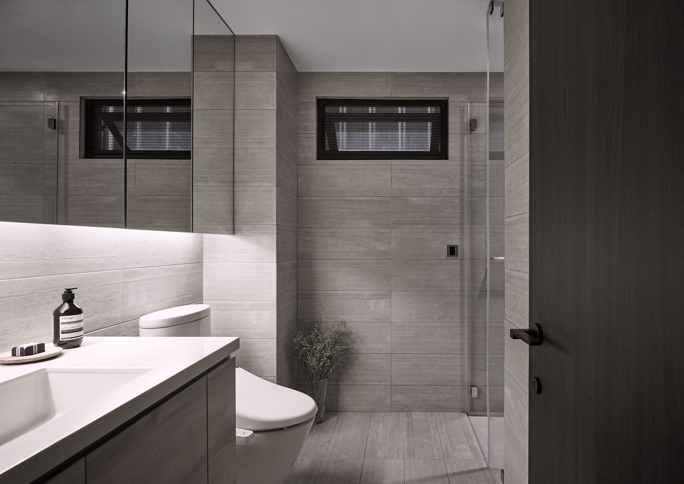 A Sophisticated Contemporary Home with Cozy and Warm Color Palette in Taichung by Z-AXIS DESIGN (28)