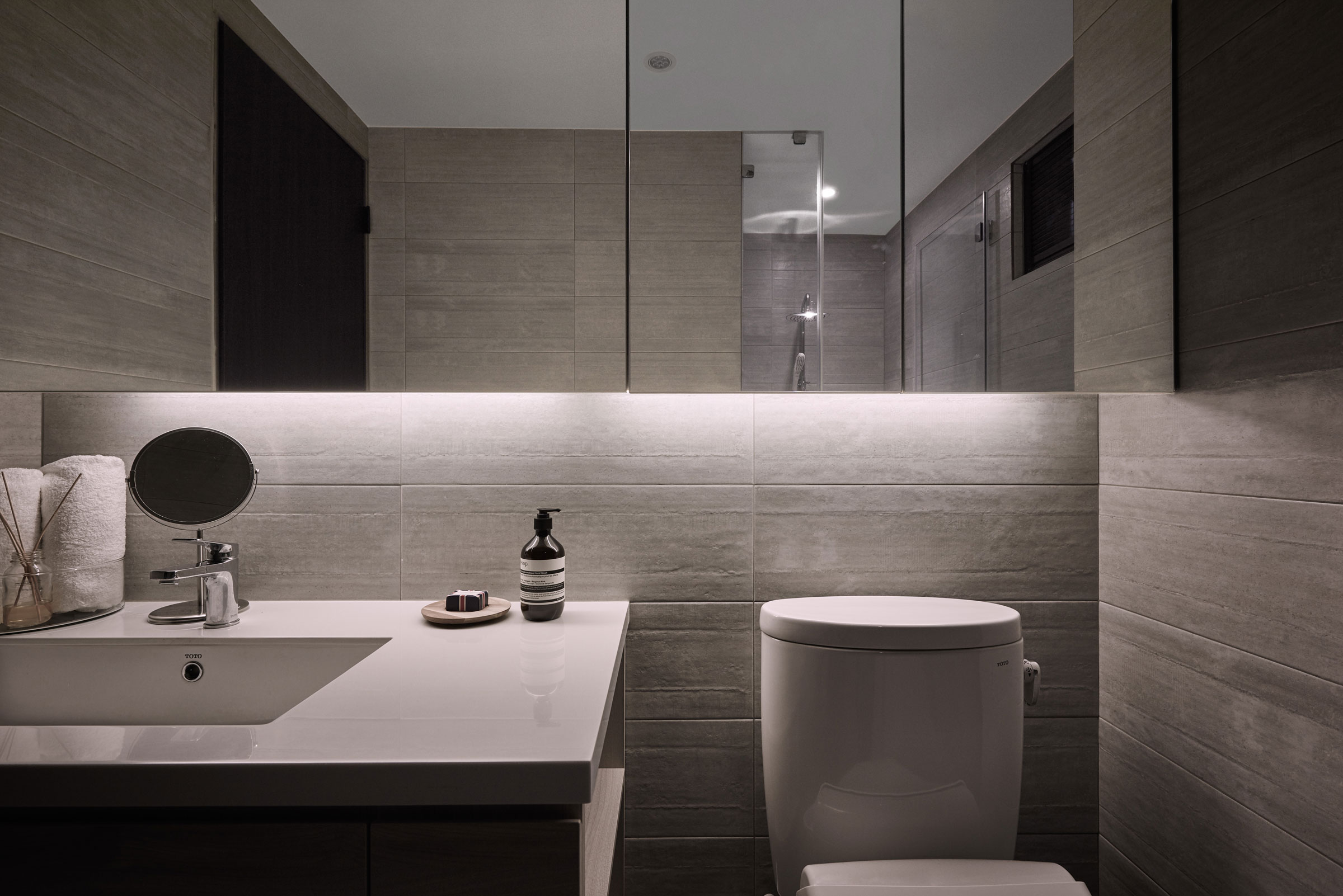 A Sophisticated Contemporary Home with Cozy and Warm Color Palette in Taichung by Z-AXIS DESIGN (29)