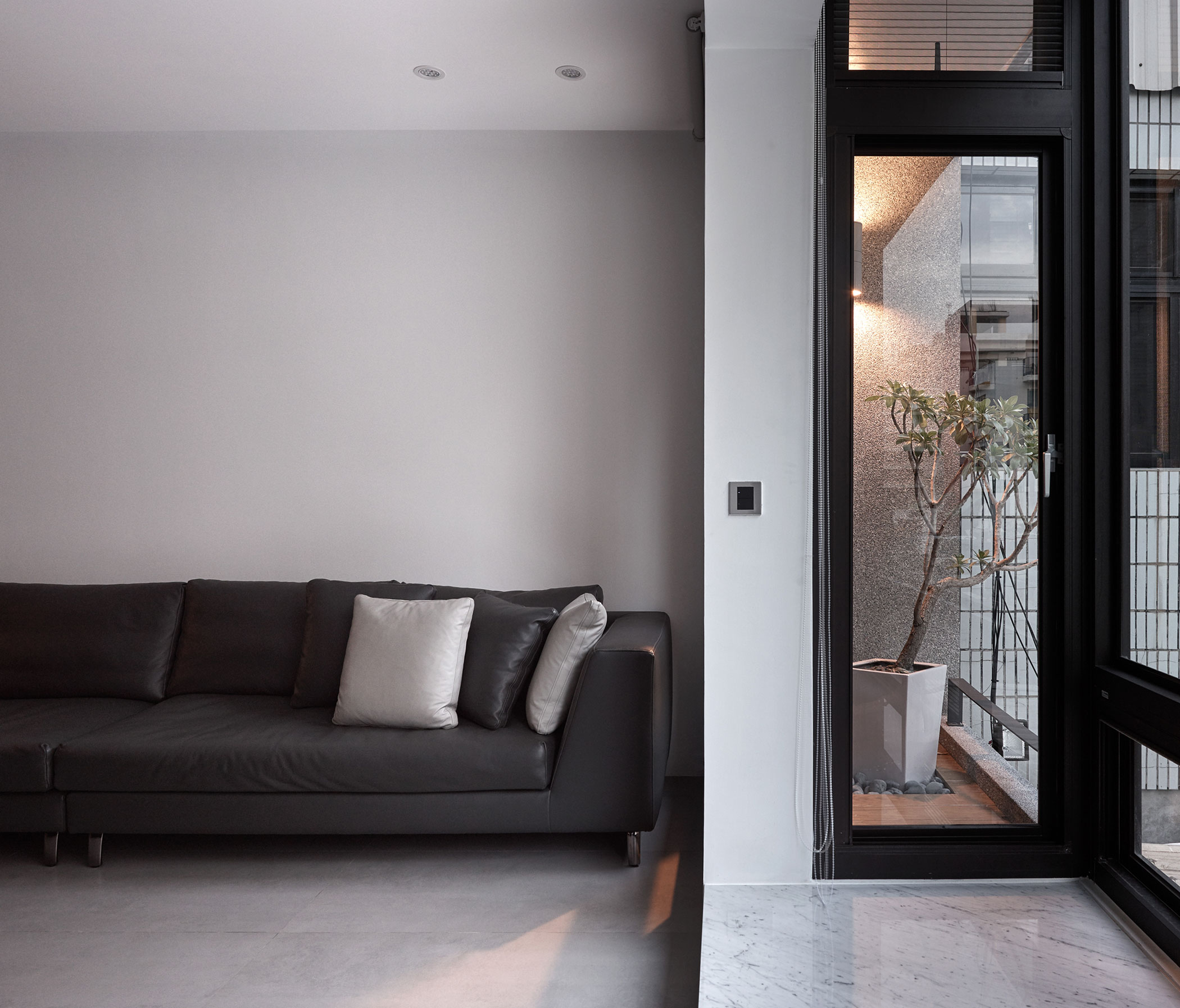 A Sophisticated Contemporary Home with Cozy and Warm Color Palette in Taichung by Z-AXIS DESIGN (6)