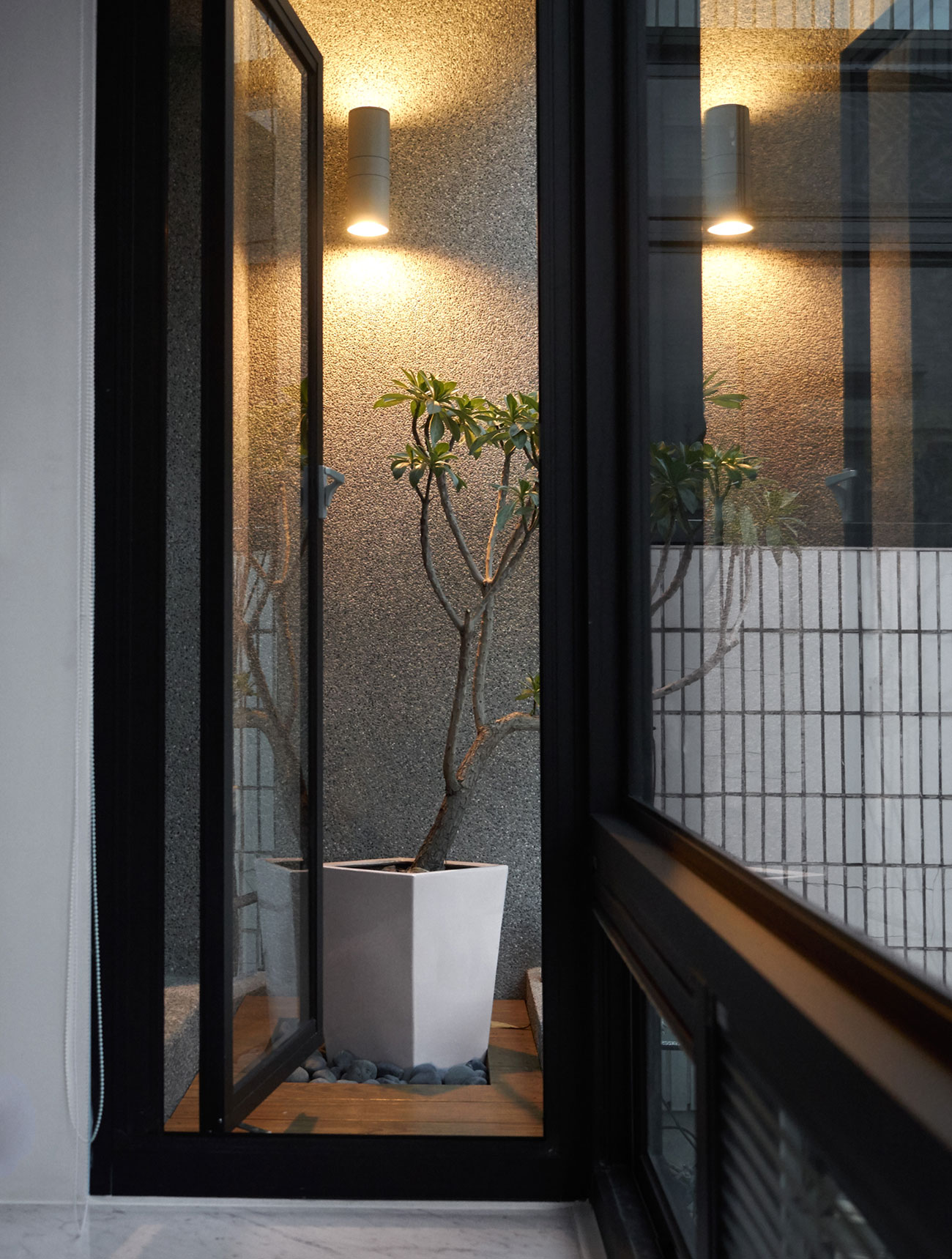 A Sophisticated Contemporary Home with Cozy and Warm Color Palette in Taichung by Z-AXIS DESIGN (7)