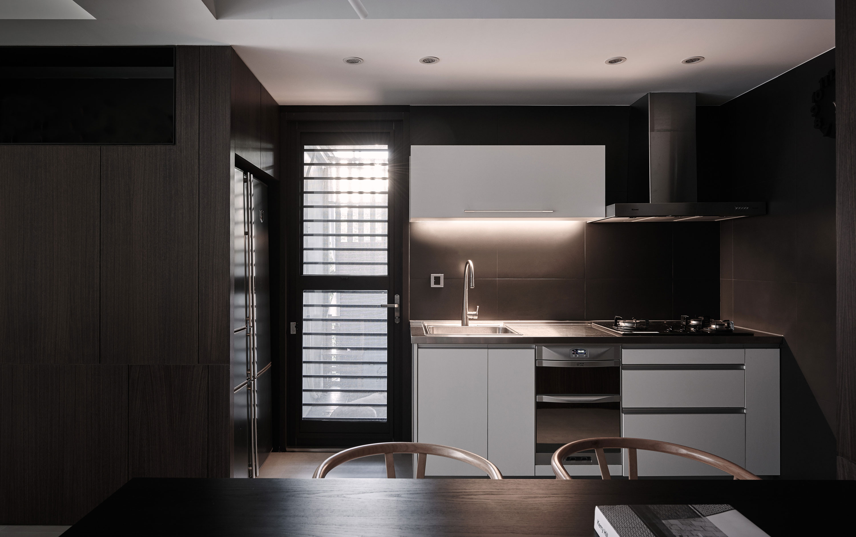 A Sophisticated Contemporary Home with Cozy and Warm Color Palette in Taichung by Z-AXIS DESIGN (8)