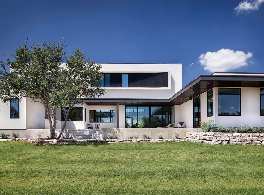 A Sophisticated Contemporary Home with Luxury Modern Interiors in Austin by Clark Richardson Architects (1)