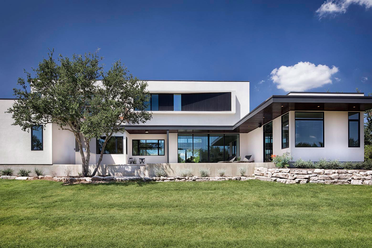A Sophisticated Contemporary Home with Luxury Modern Interiors in Austin by Clark Richardson Architects (1)