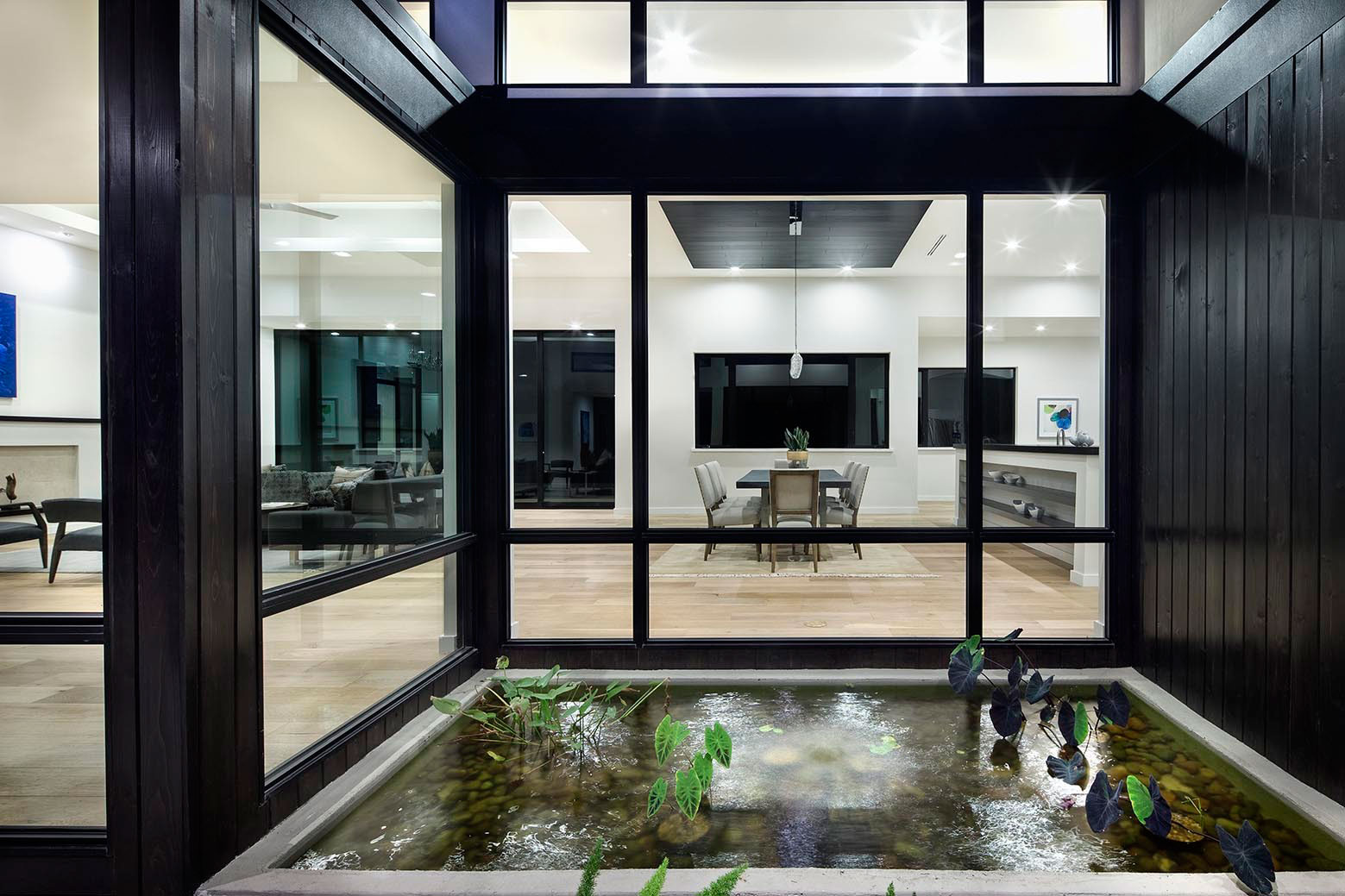 A Sophisticated Contemporary Home with Luxury Modern Interiors in Austin by Clark Richardson Architects (16)