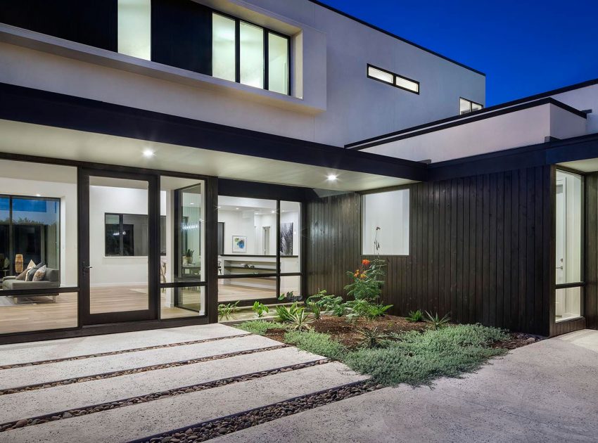 A Sophisticated Contemporary Home with Luxury Modern Interiors in Austin by Clark Richardson Architects (18)