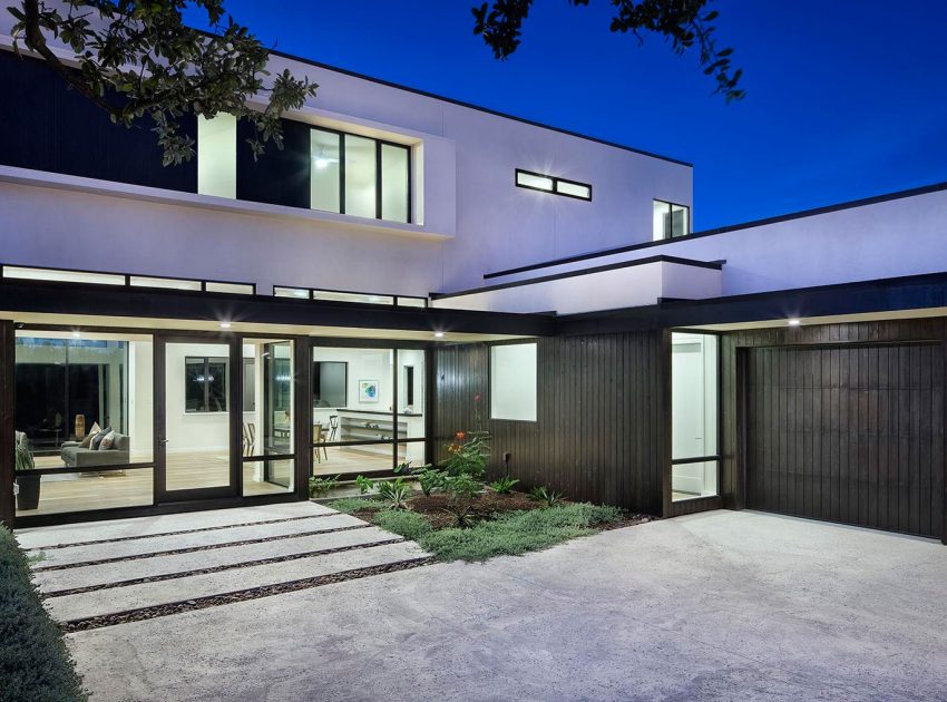 A Sophisticated Contemporary Home with Luxury Modern Interiors in Austin by Clark Richardson Architects (19)