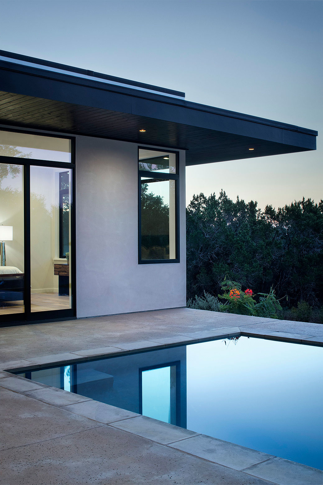 A Sophisticated Contemporary Home with Luxury Modern Interiors in Austin by Clark Richardson Architects (6)