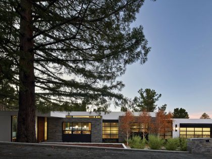 A Sophisticated Family Home with Rich and Warm Color Palette in Hillsborough by Mak Studio (1)